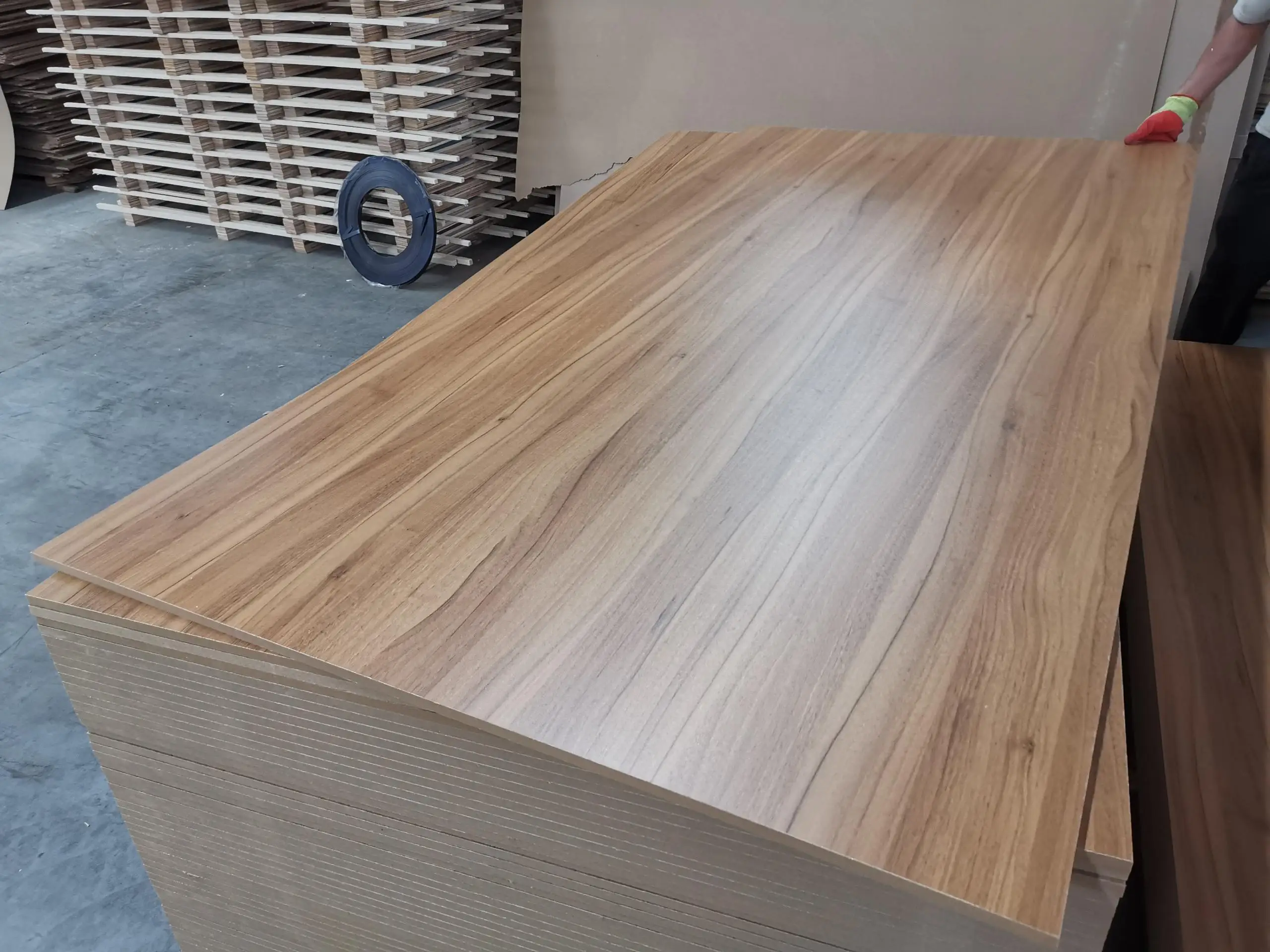 XHWOOD High glossy PET melamine film melamine MDF melamine faced laminated MDF for sale