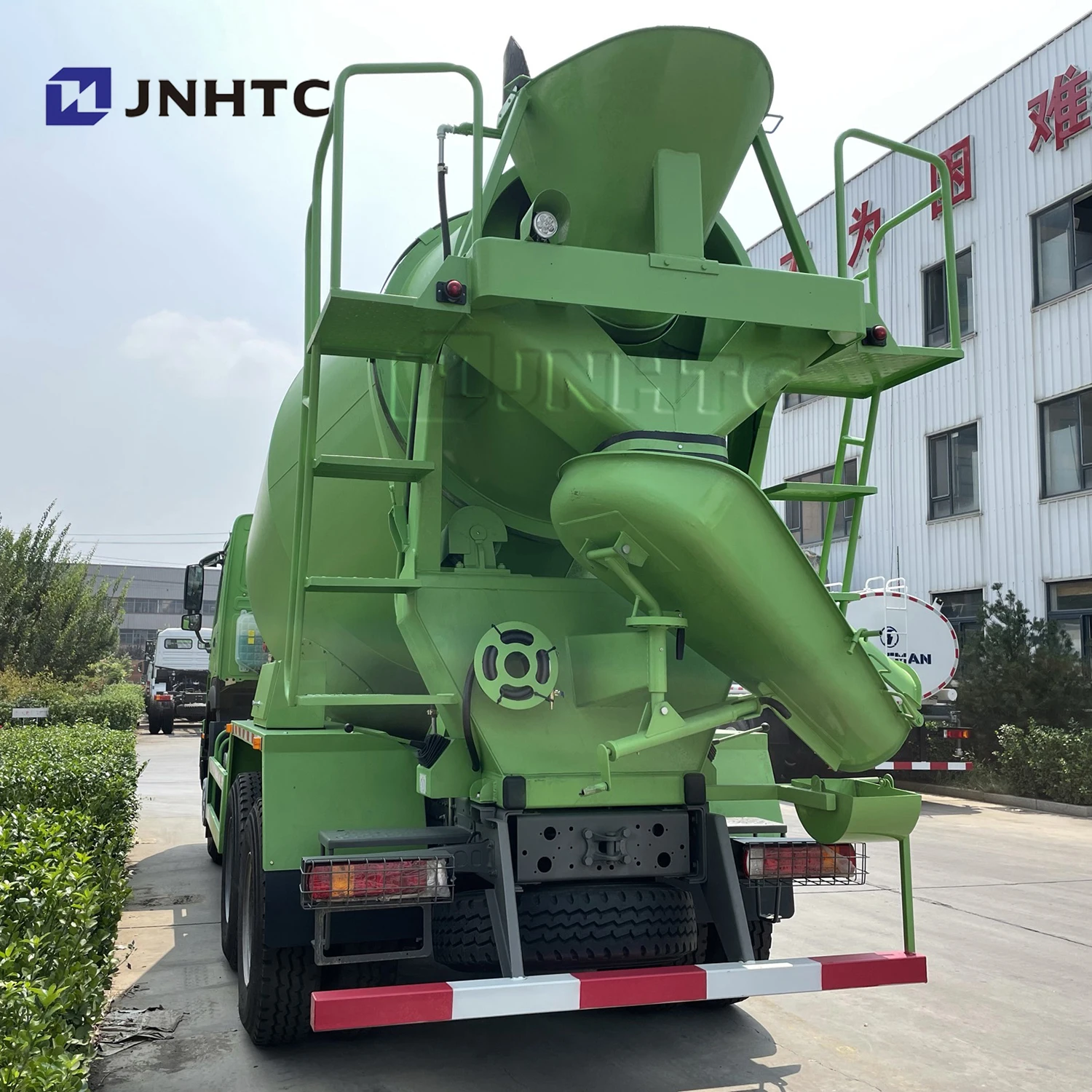 HOWO Large Capacity 10000kg Sinotruk Concrete Mixer Truck