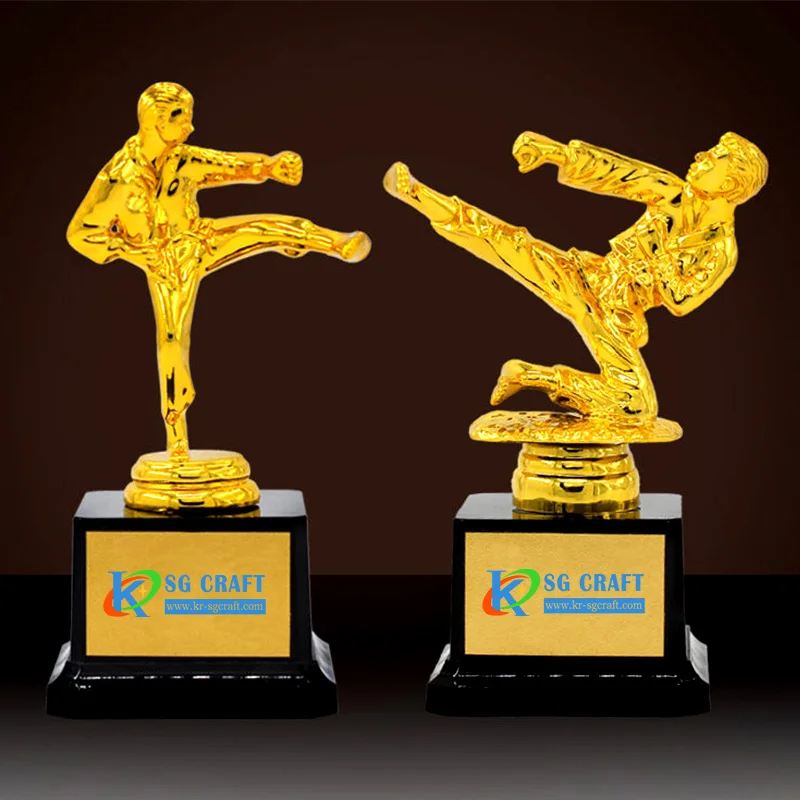 Manufacturer customized resin trophy football golden boot trophy gold soccer ball trophy