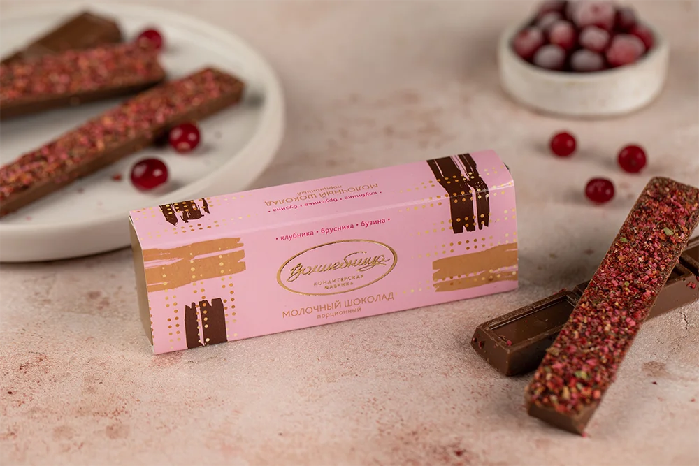 Volshebnitsa Portioned chocolate with toppings (strawberry, lingonberry, elderberry)