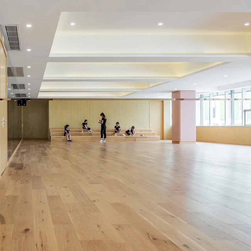 China Supplier Professional Maple Sport Floor Indoor Wood Gym Flooring