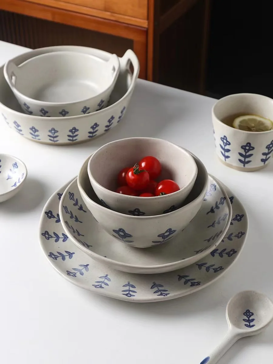 Wholesale Handmade blue flower pattern round shape soy sauce ceramic dishes for home hotel tableware