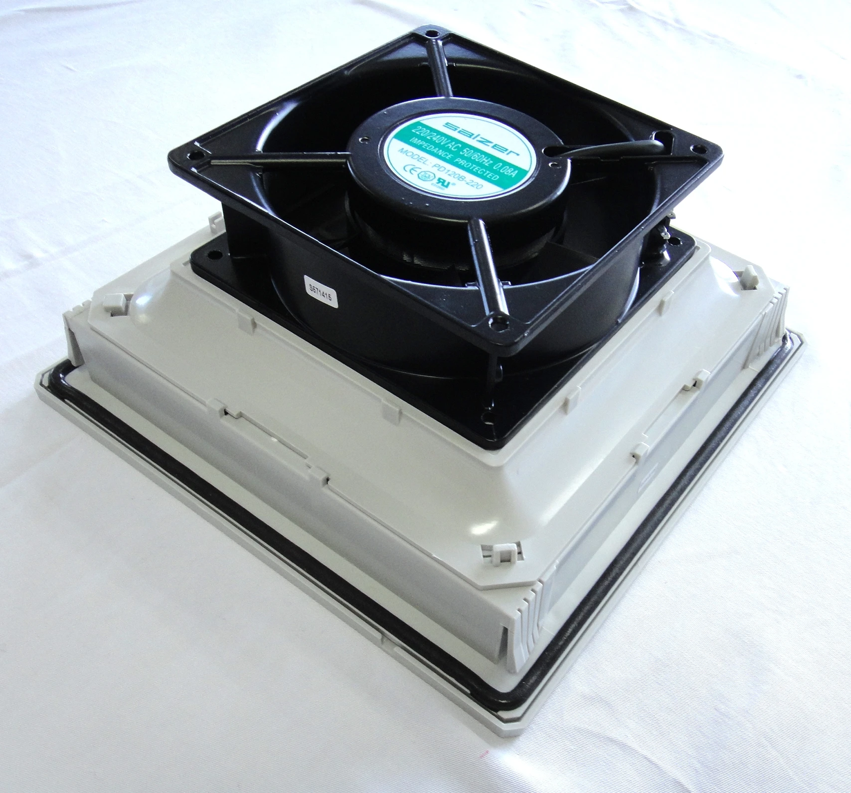 Пластиковый фильтр вентилятора SALZER SFA30.000 Размер 202X202mm IP54 9804