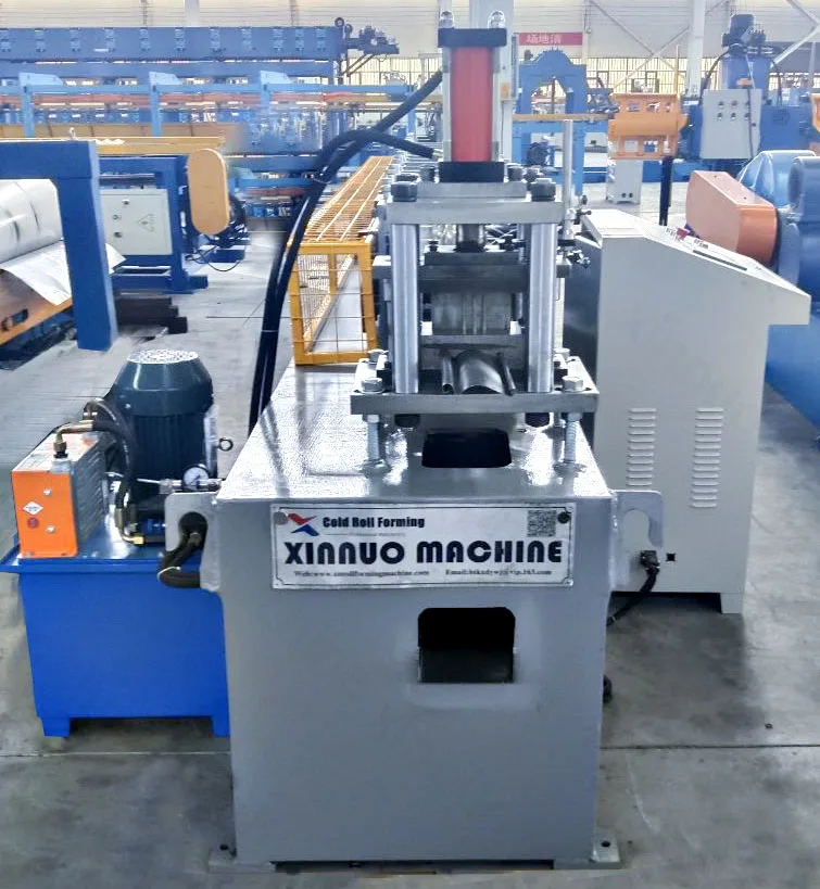 Metal rolling shutter door leaf roll forming apparatus