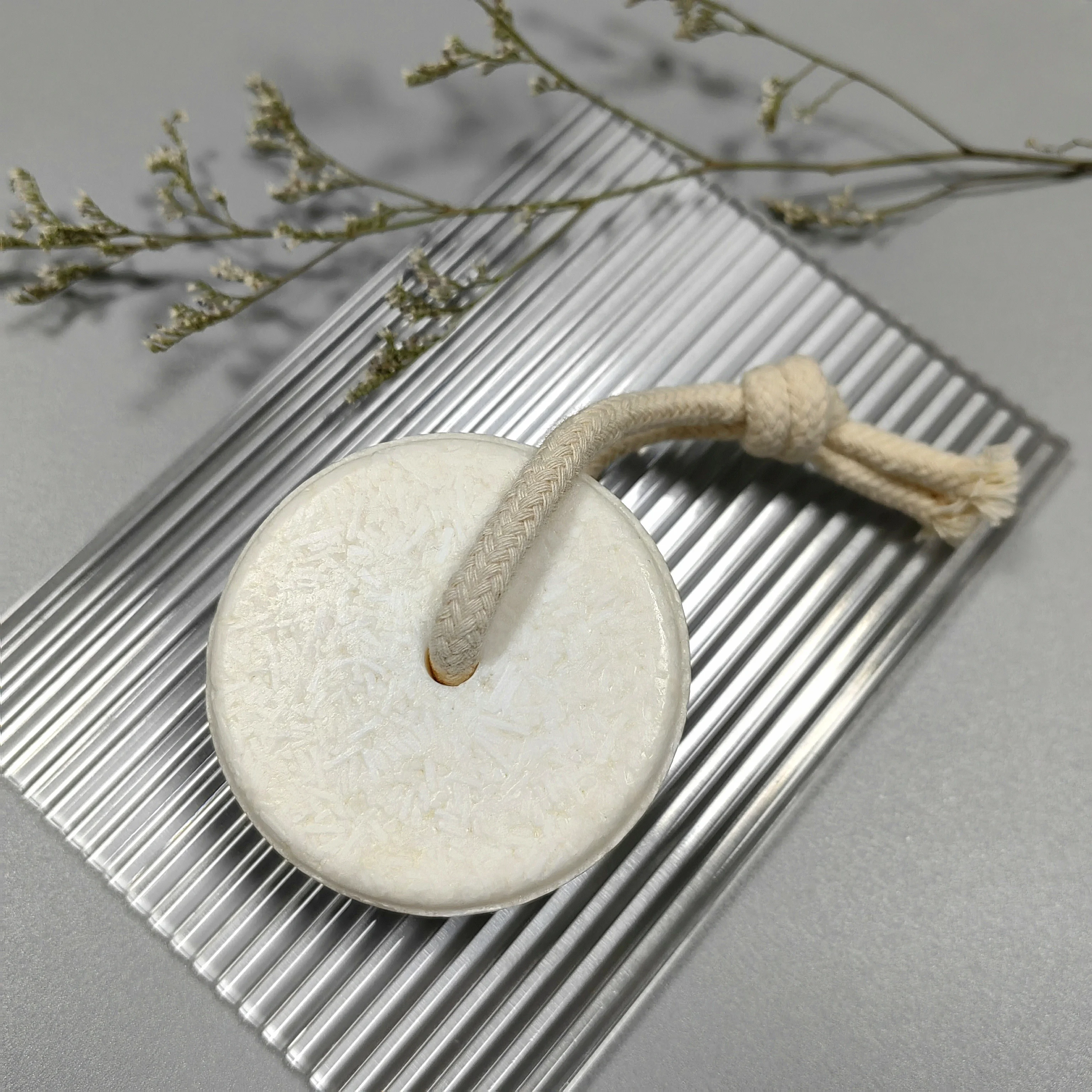 New Style Hot Selling White Handmade Strong Cleaning Power Toilet shampoo bar soap on a rope shampoo soap on a rope