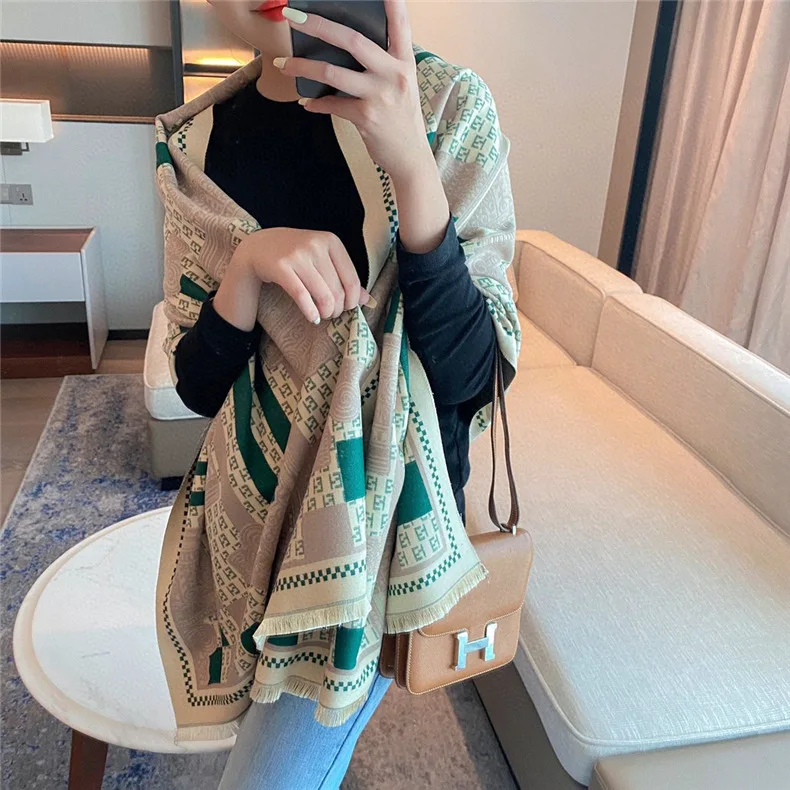 Bufanda de mujer de color de contraste 2021 invierno coreana bufanda gruesa de marca de estudiante de borla de Cachemira