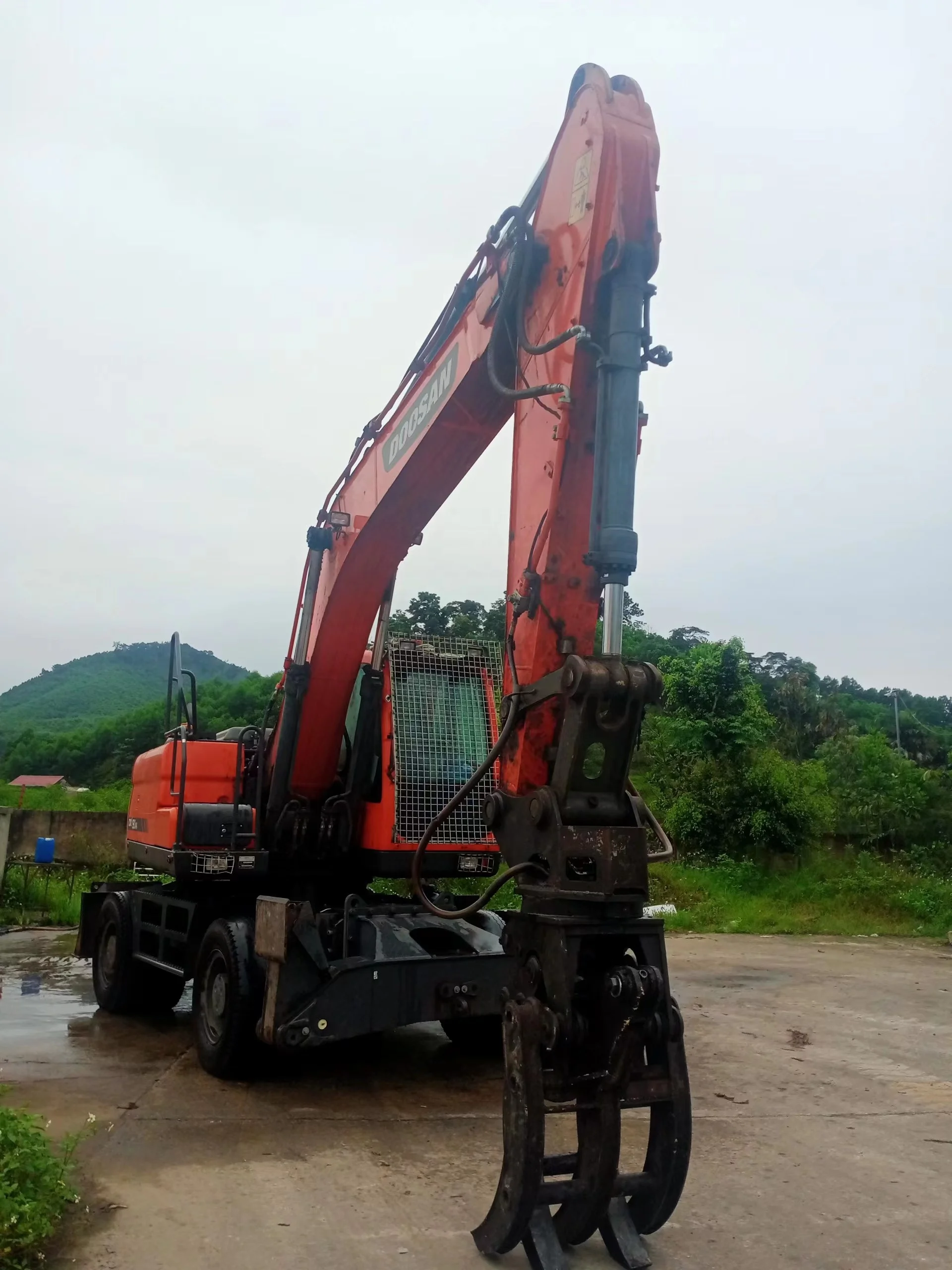 Forestry grabs log grapples timber log grabs