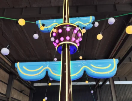 Fun games amusement park rides crazy flying car flying boat spaceship speeding pirate ship on track