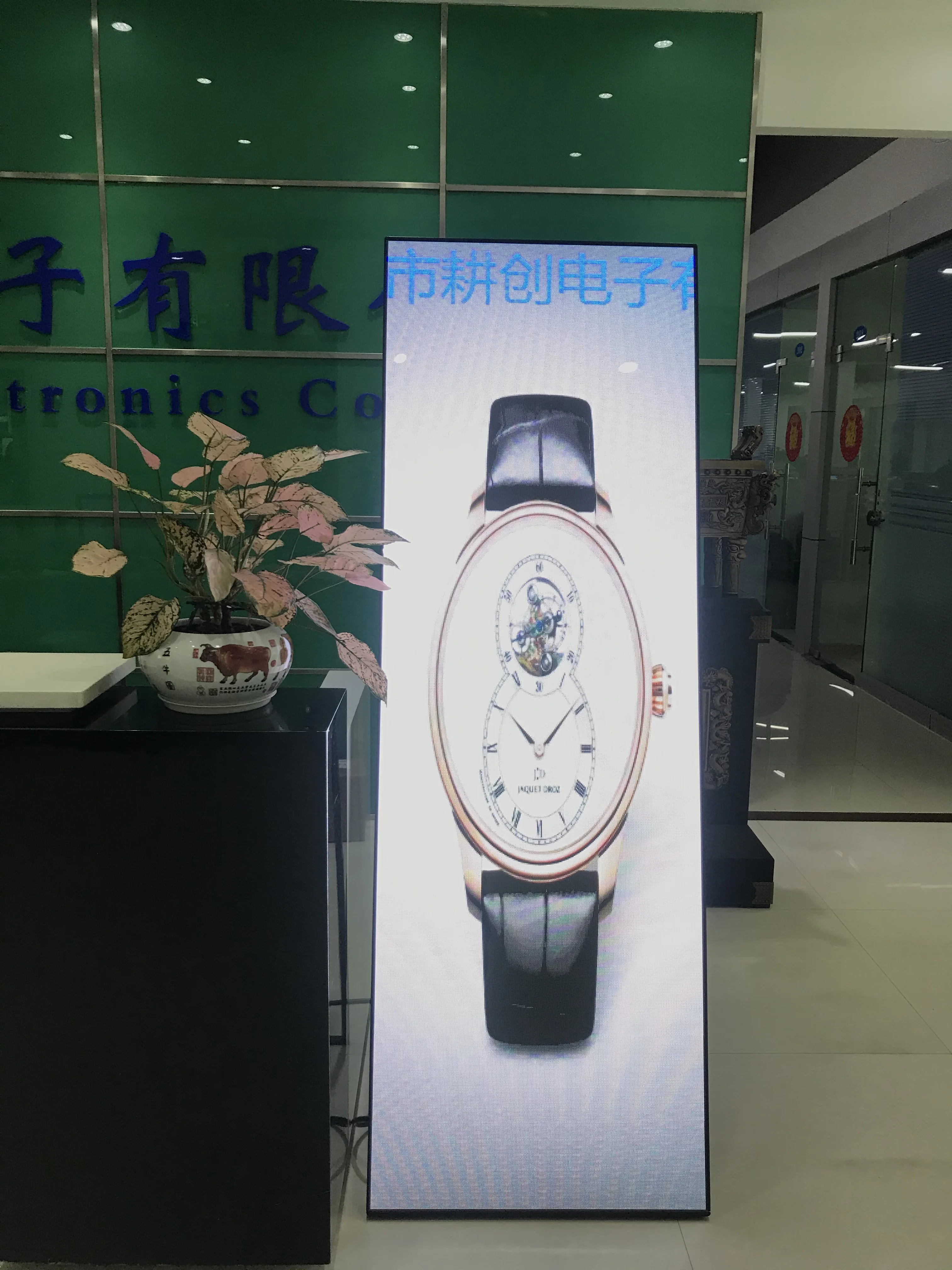 led advertising screen P4 floor standing led display video digital signage and displays