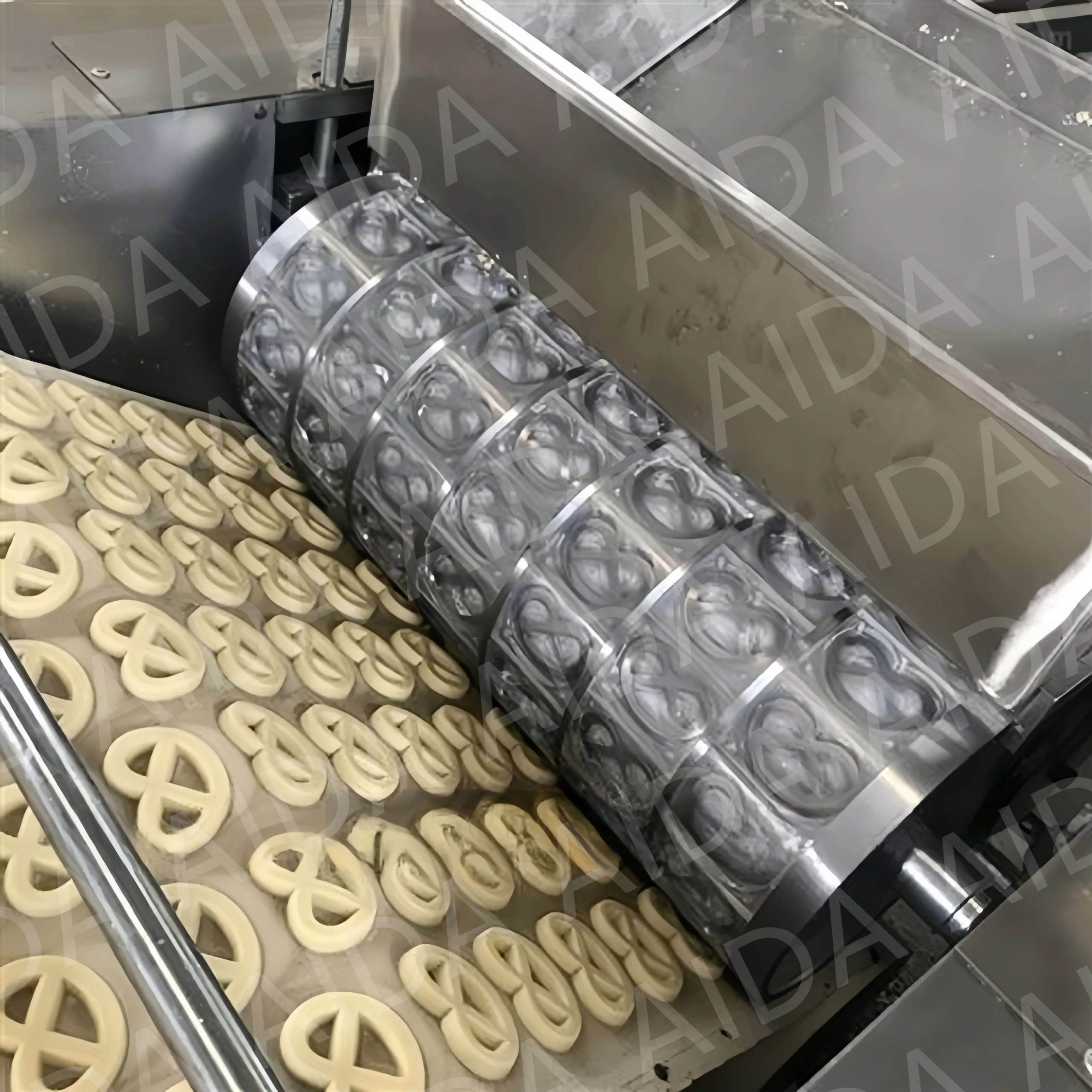 Small fully automatic chocolate sandwich biscuit production line Milk biscuit forming machine equipment