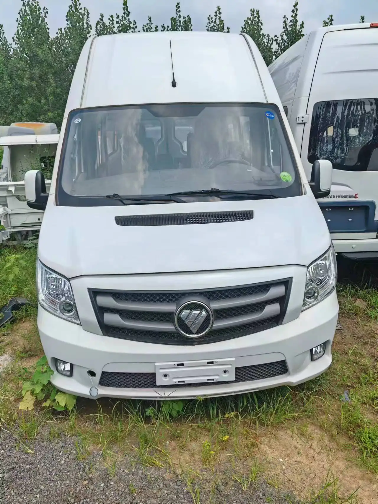 2023 Foton high roof 18 seats diesel passenger van bus or cargo van bus