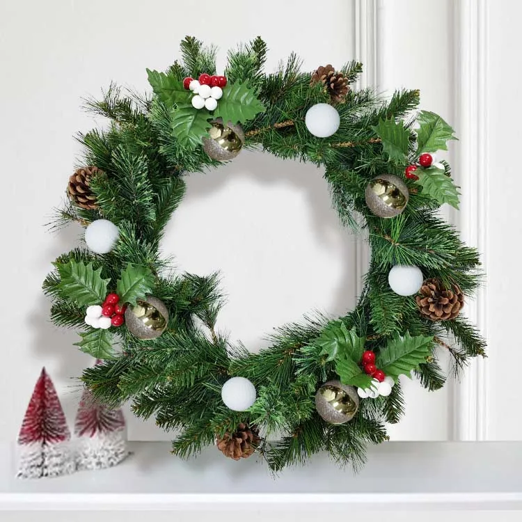 Wholesale Supplies Green Home Decor Artificial Wreath With Red Berries Pine Cones Outdoor Christmas Garlands & Wreaths