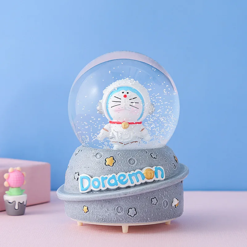 Оптовая продажа креативная Высококачественная недорогая музыкальная шкатулка аниме Дораэмон астронавты автоматический Снежный шар подарки для