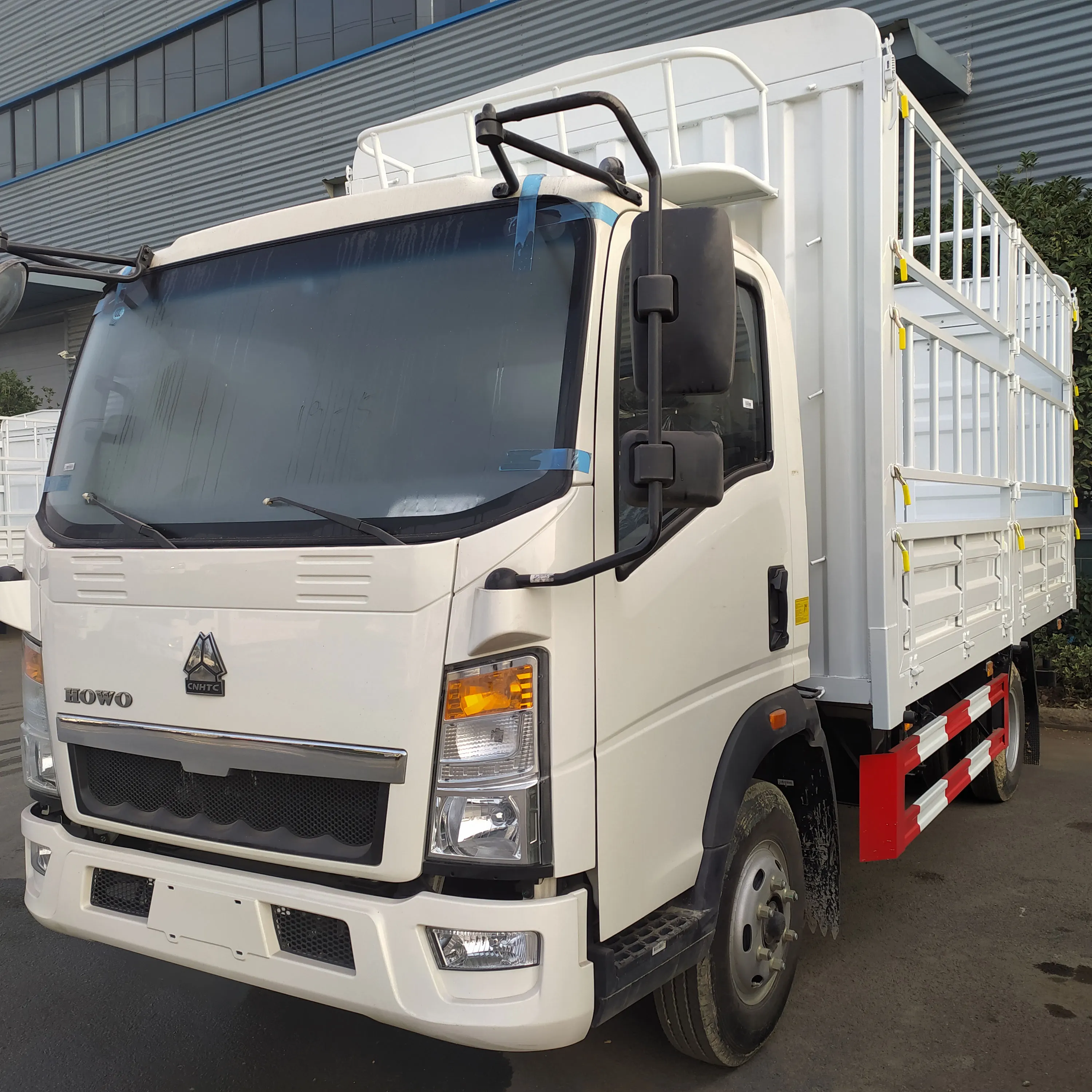 sinotruck 4*2 5ton mini light cargo truck chinese cargo trucks for sale