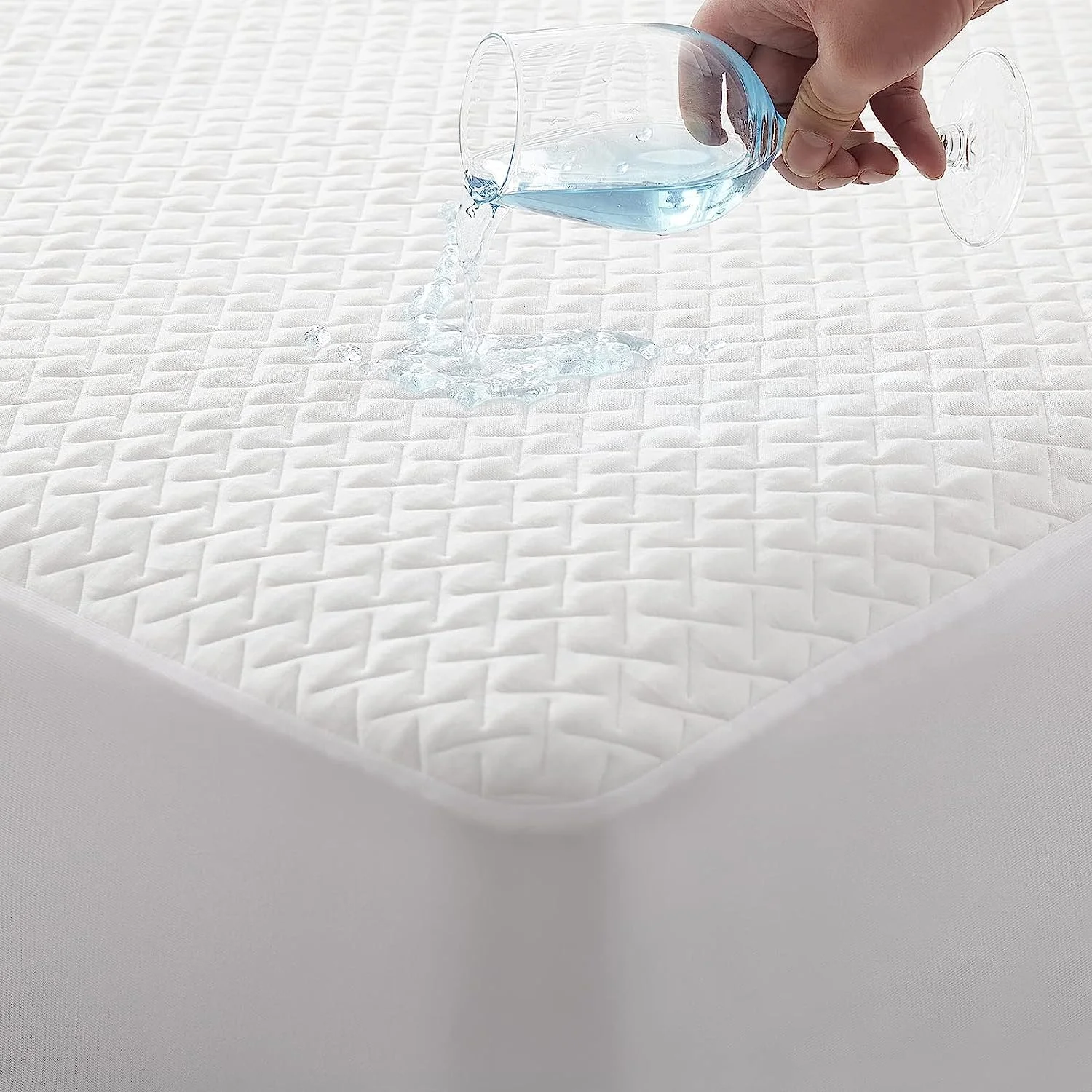 Breathable Waterproof Breathable Noiseless Full Size Mattress Pad Cover Cotton Terry Waterproof Bed Bamboo Mattress Protector
