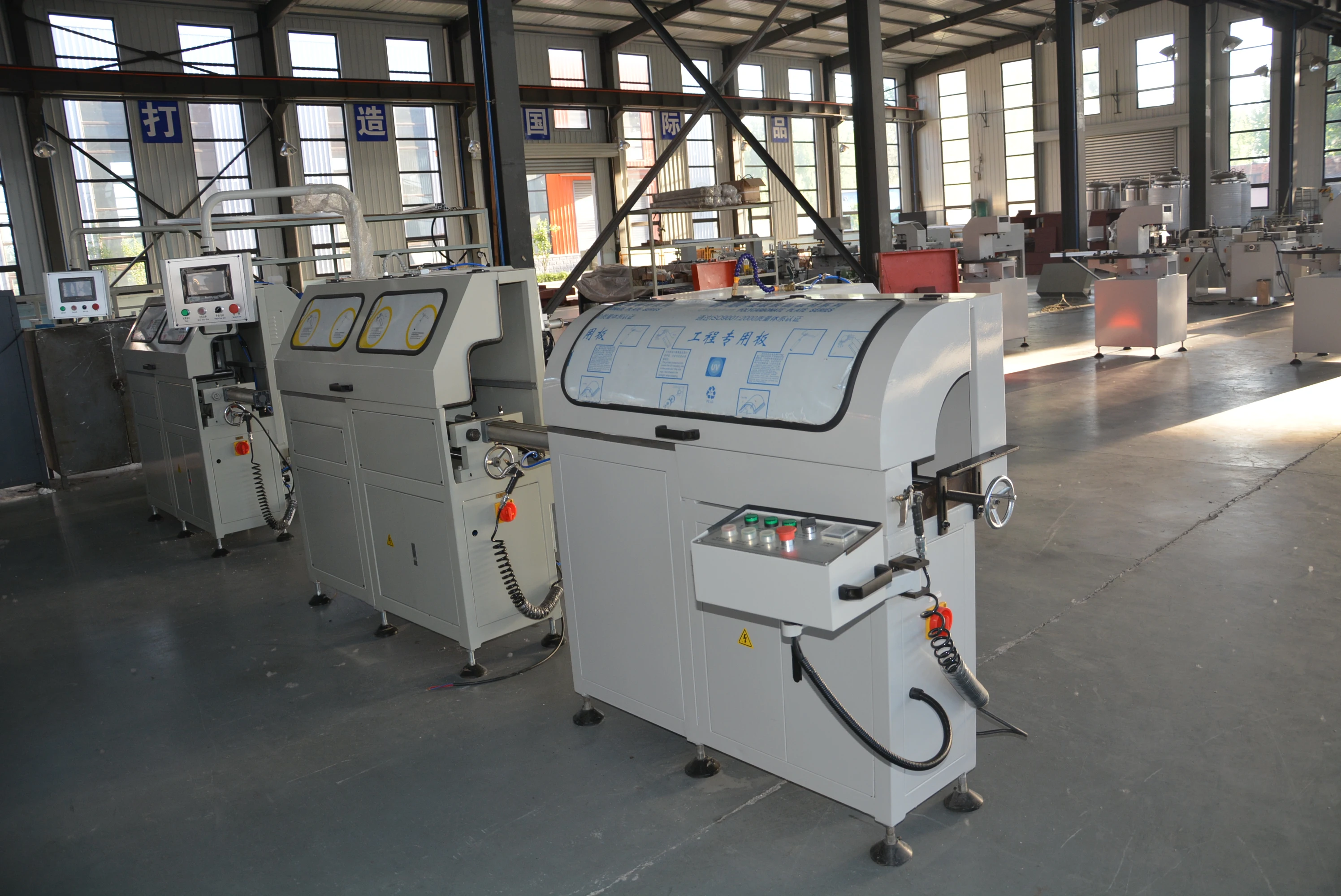 Aluminum Window and Facade Automatic Corner Connector  Cutting Saw Window and Door Making Machine