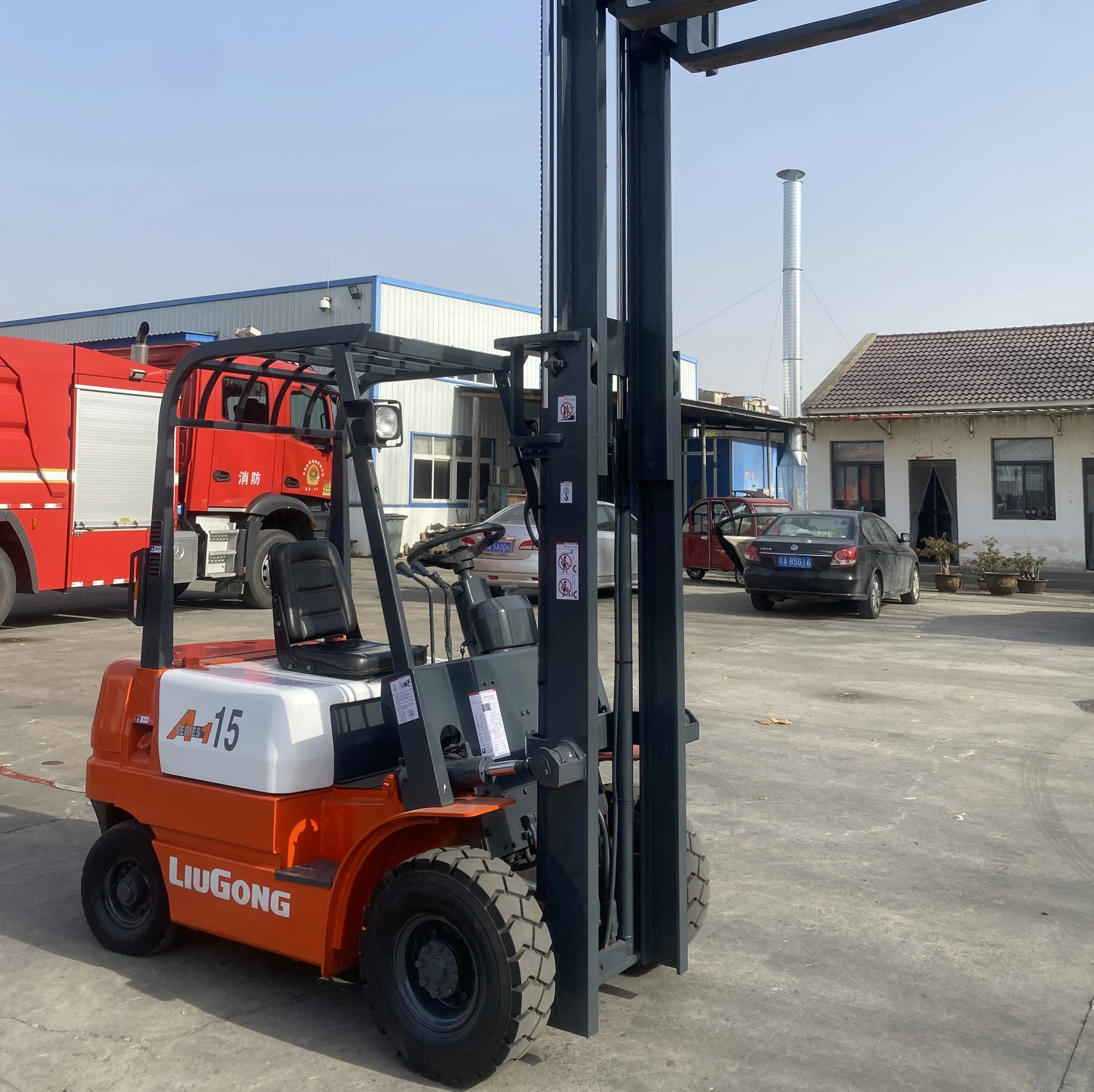 High efficiency  cheap  Used  LIUGONG forklifts for sale   1.5ton  used LIUGONG  forklift 15 CPCD15