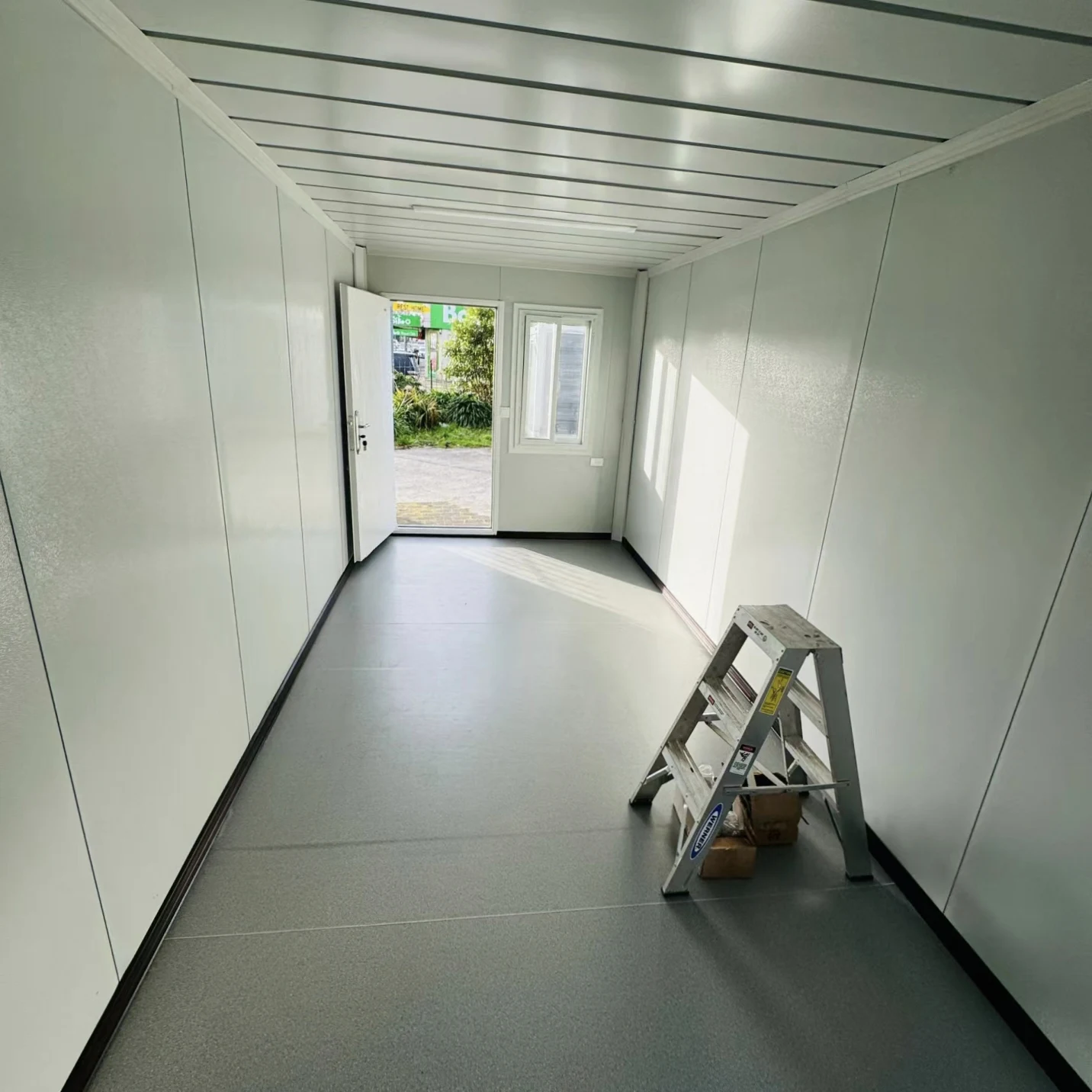 Modern White Ready-to-Live Flat Pack Hotel Apartment Folded Container Home with Roof Tiles for Shop Use on Sale