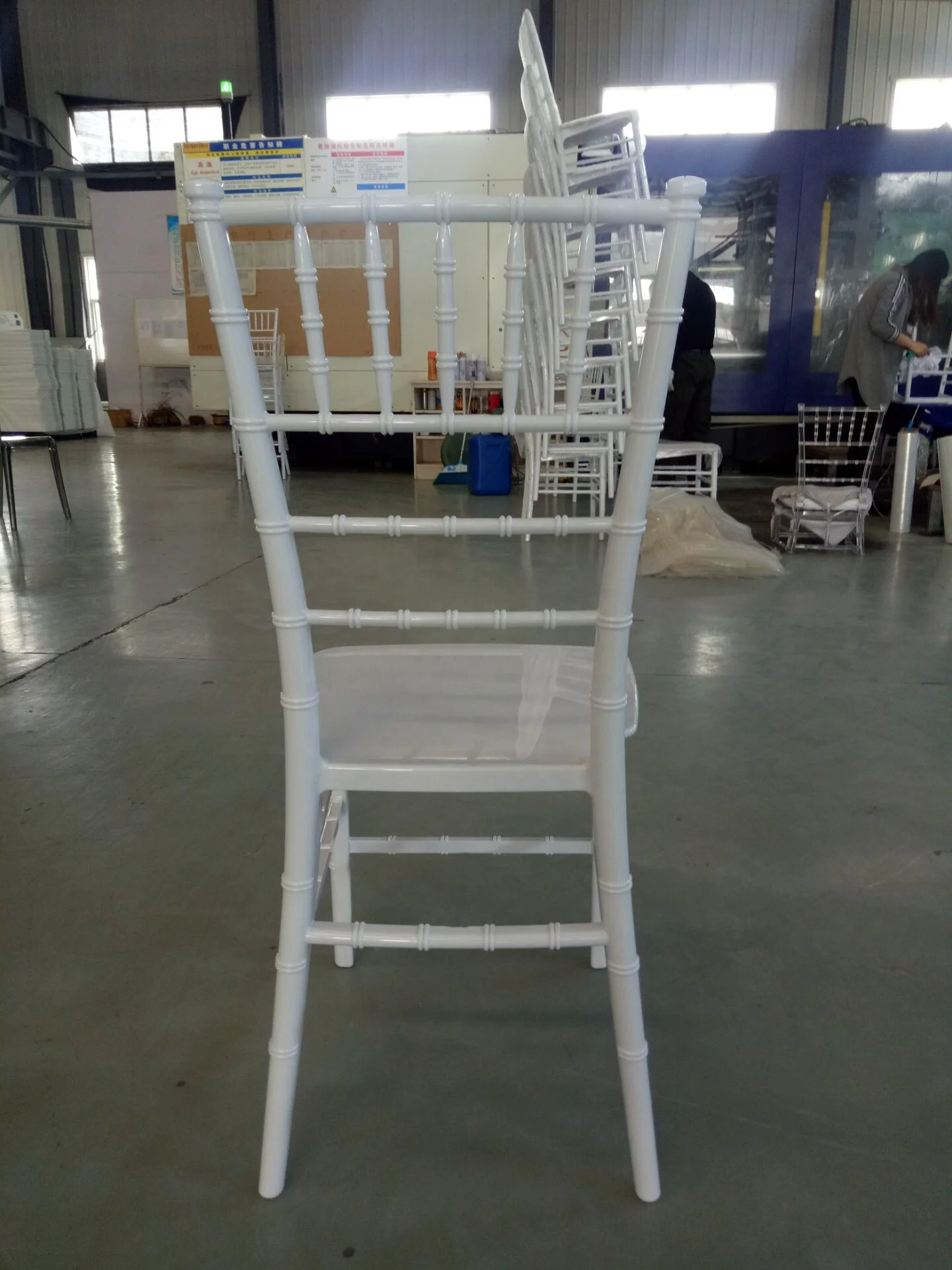 Wholesale Stackable PP Plastic Chairs Wedding rental Party Chairs White For Sale Tiffany Resin Banquet Chiavari Acrylic Chair