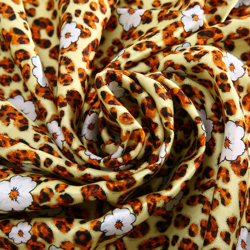 
 Индивидуальный цвет 135 см 16 момме шелковая атласная ткань с принтом леопардовая цветочная ткань  