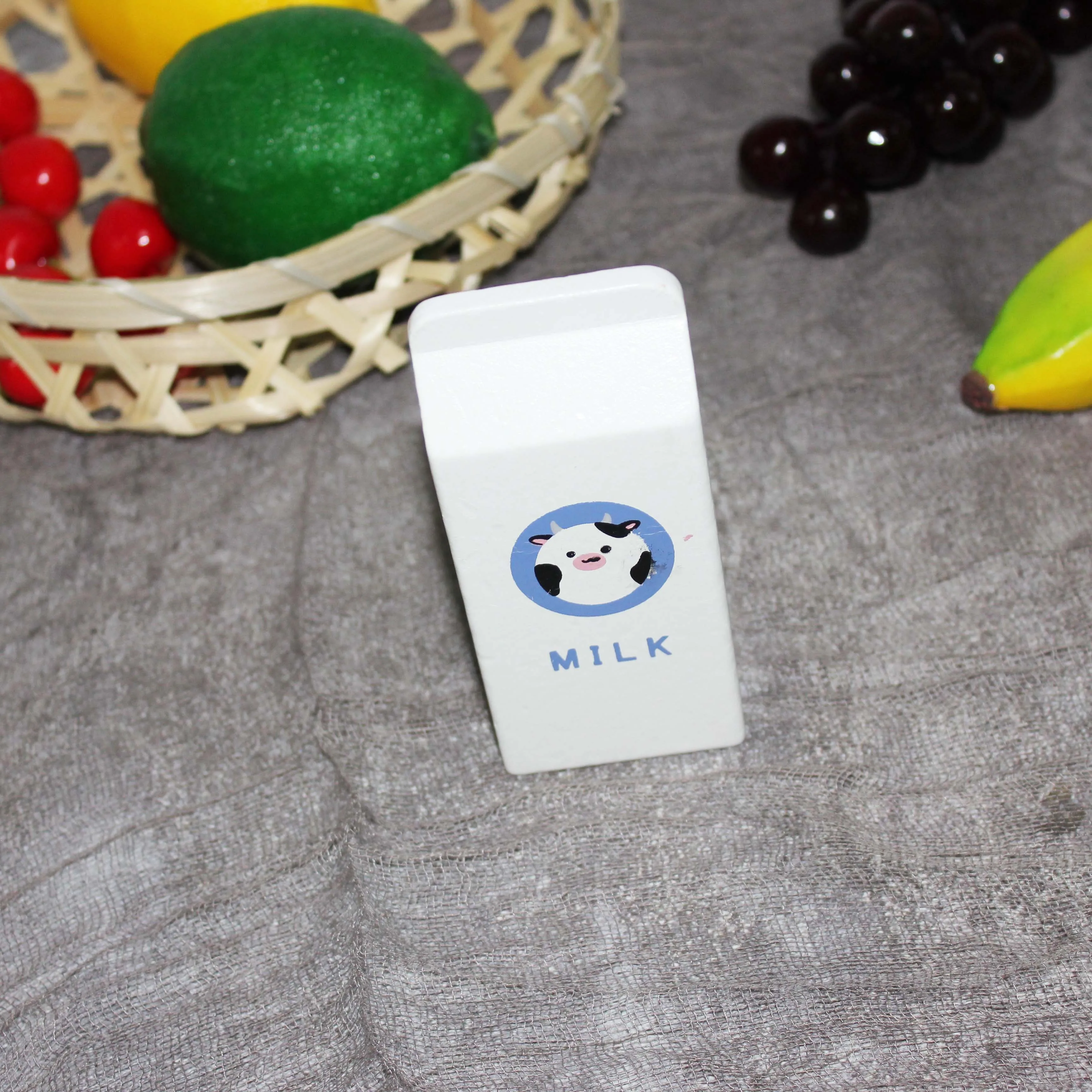 FSC Solid Wood 6pcs Play Food accessories and bottles Kitchen Pretend Play Toy for Toddlers