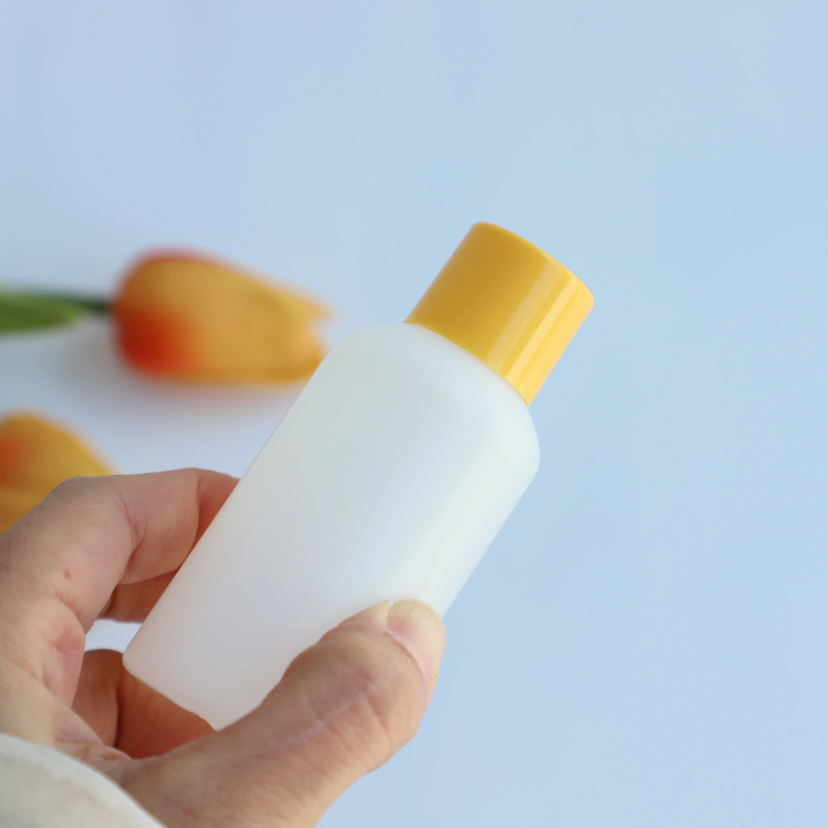 Hot Selling Custom Cosmetic Packing Biodegradable Plastic HDPE Toner Lotion Bottle