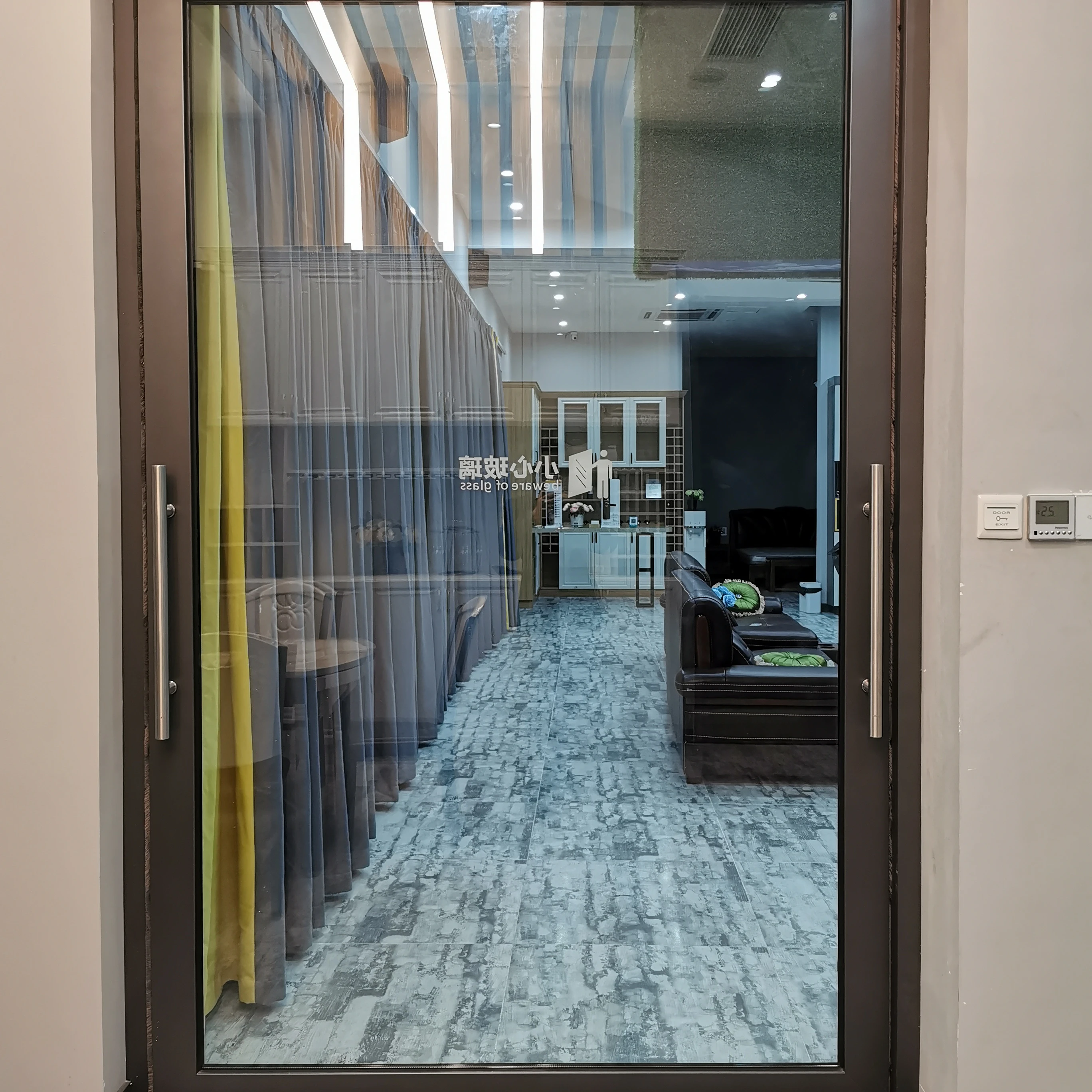 DB Customized 12mm Thick Tempered Glass for Conference Room Glass Door Involving  All accessories