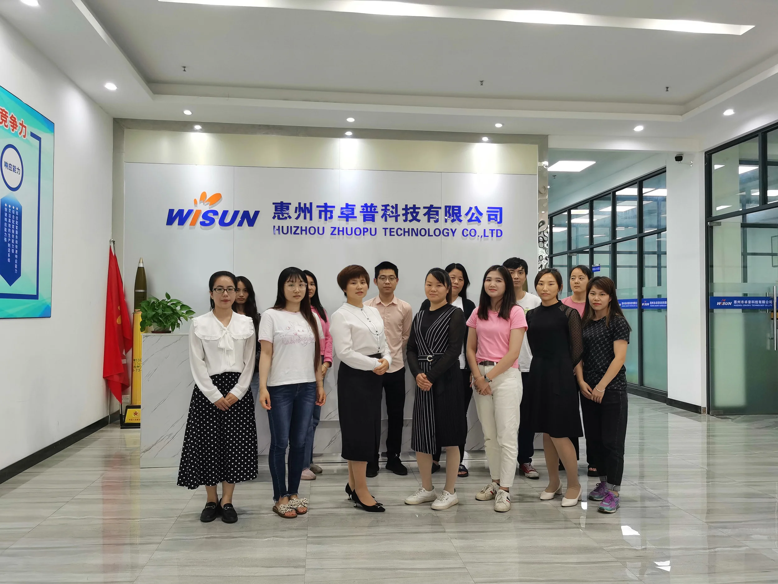 2021 latest Baby silicone Bib plate bowl set anti scald silicone plate with fork and spoon,baby bowl