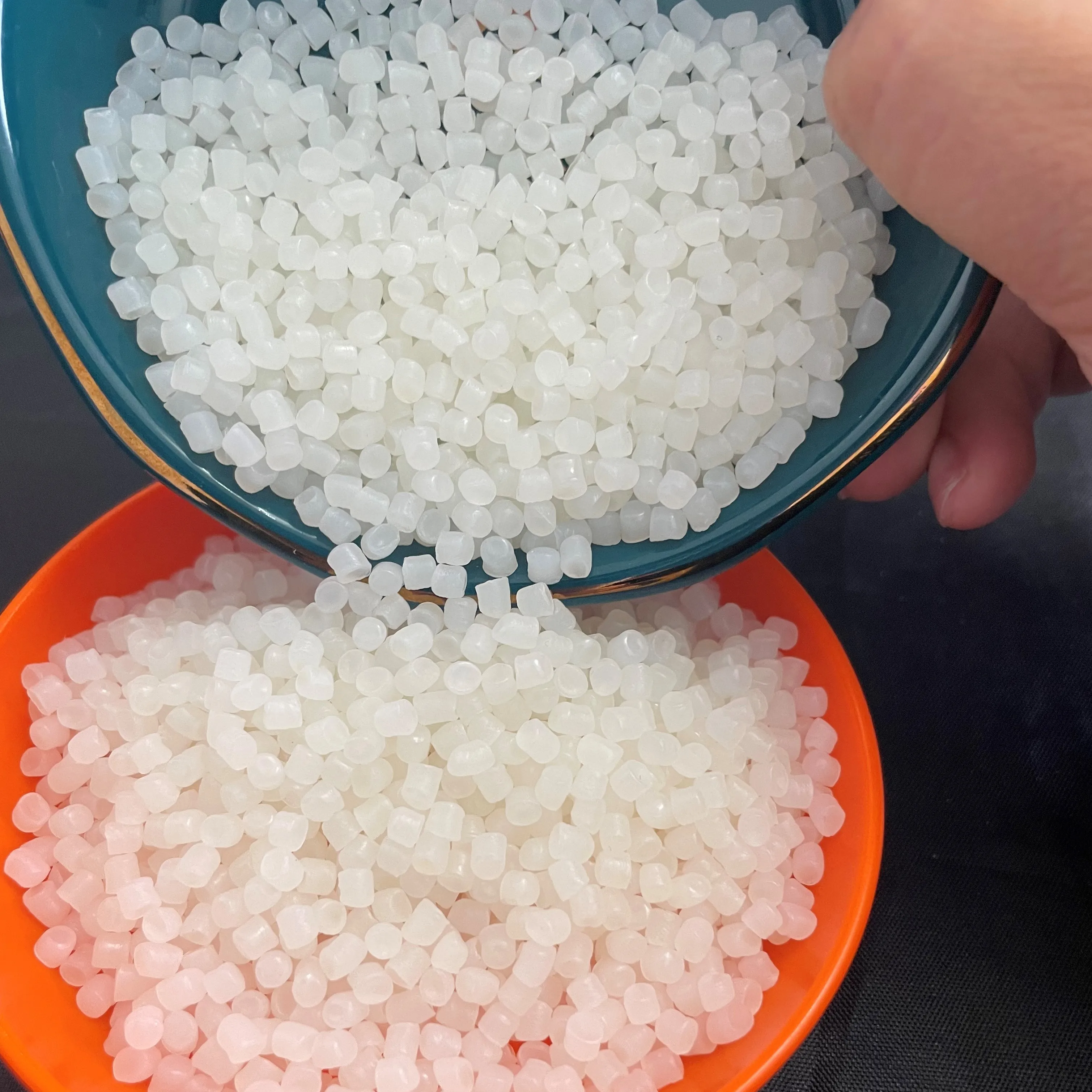 High-Density Polyethylene (HDPE) Blow Molding Grade Granules Resin Raw Material