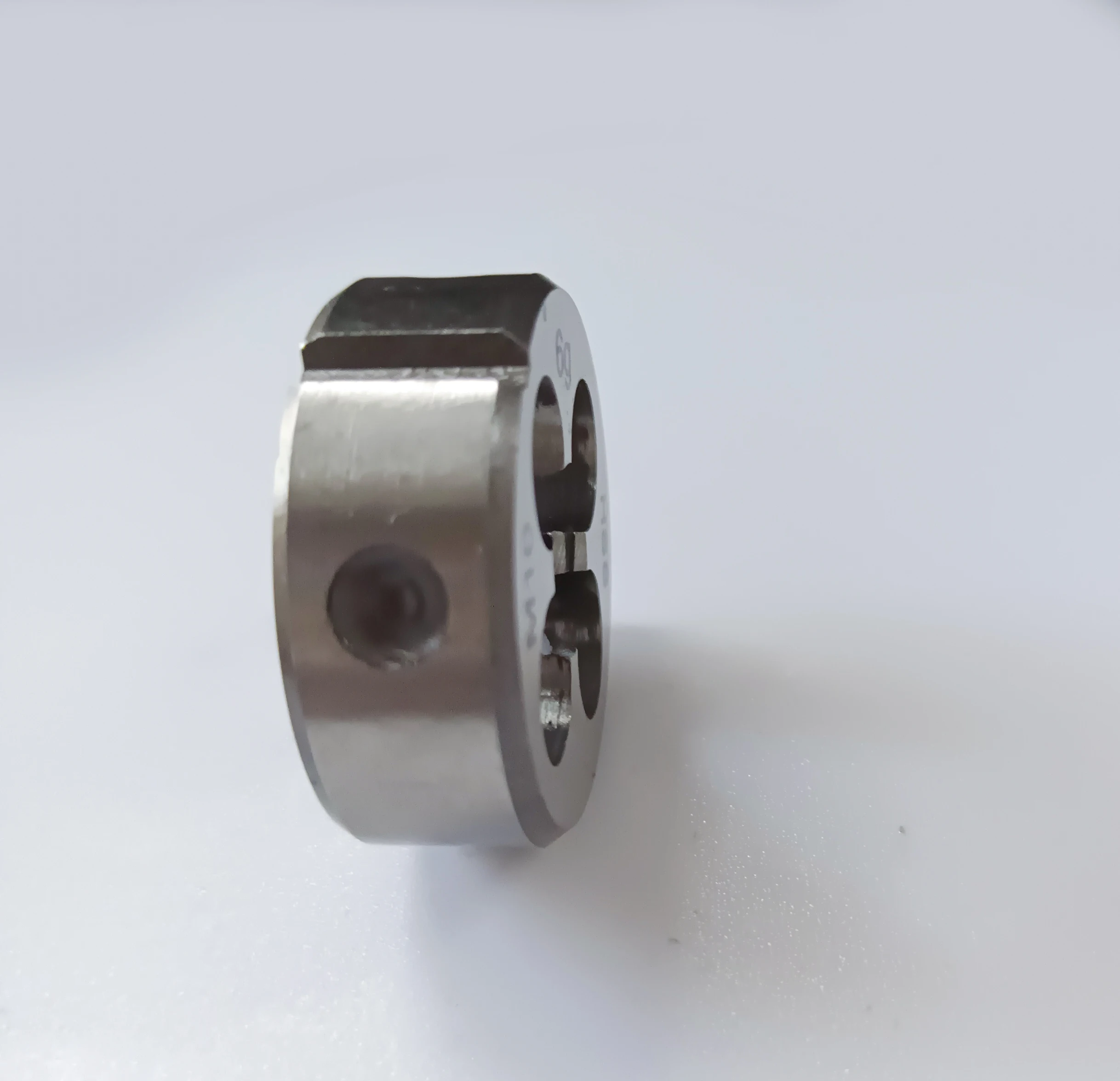 Высокое качество Регулируемый Круглый Die DIN223 (DIN EN 22568) HSS M1.1 * 0 25