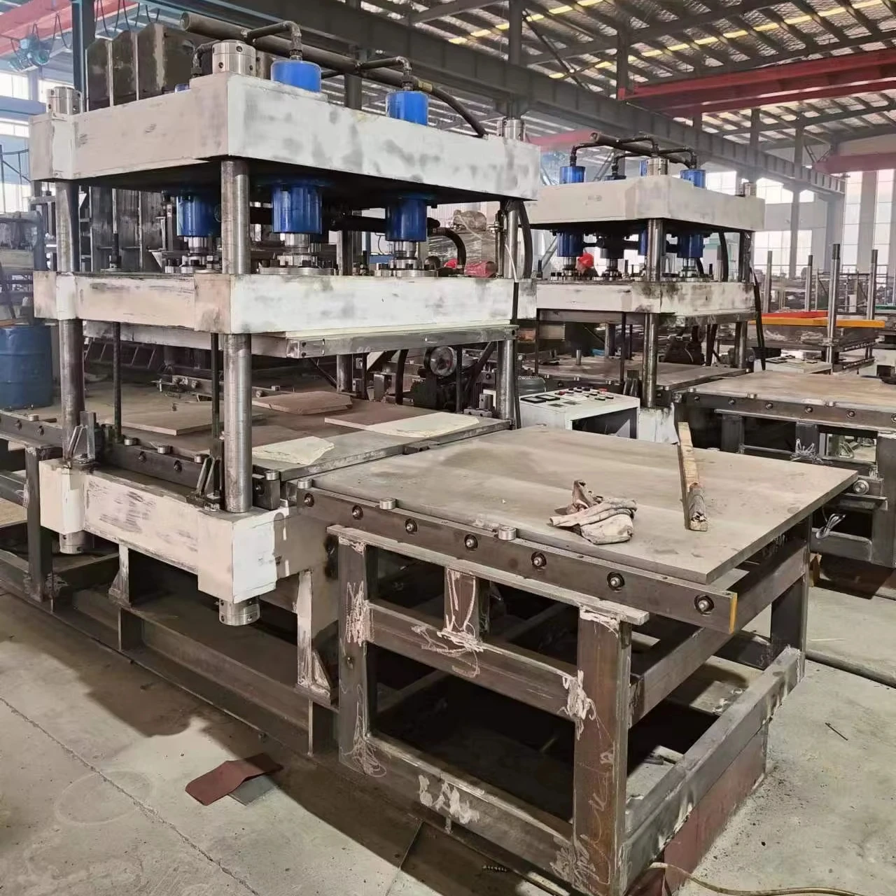 Машина для производства резиновой напольной плитки