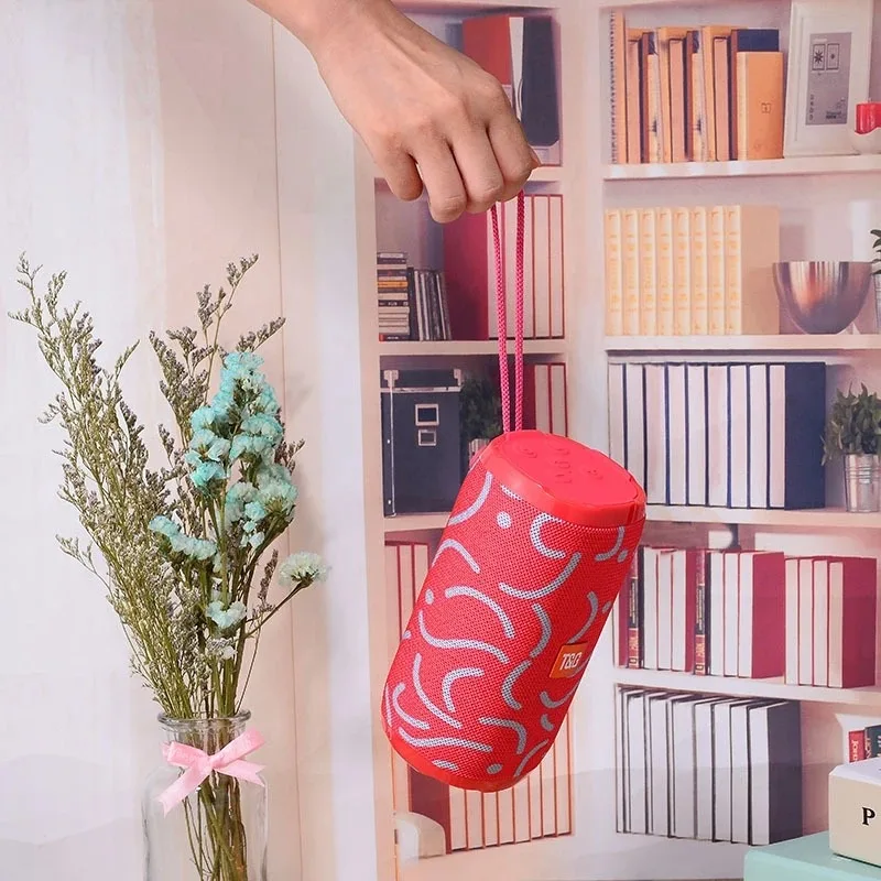 Hot Sale Wireless IPX5 Waterproof Blue tooth 5.0 Speaker with Deep Bass Longer Playtime Portable Speaker for Party Beach Camping