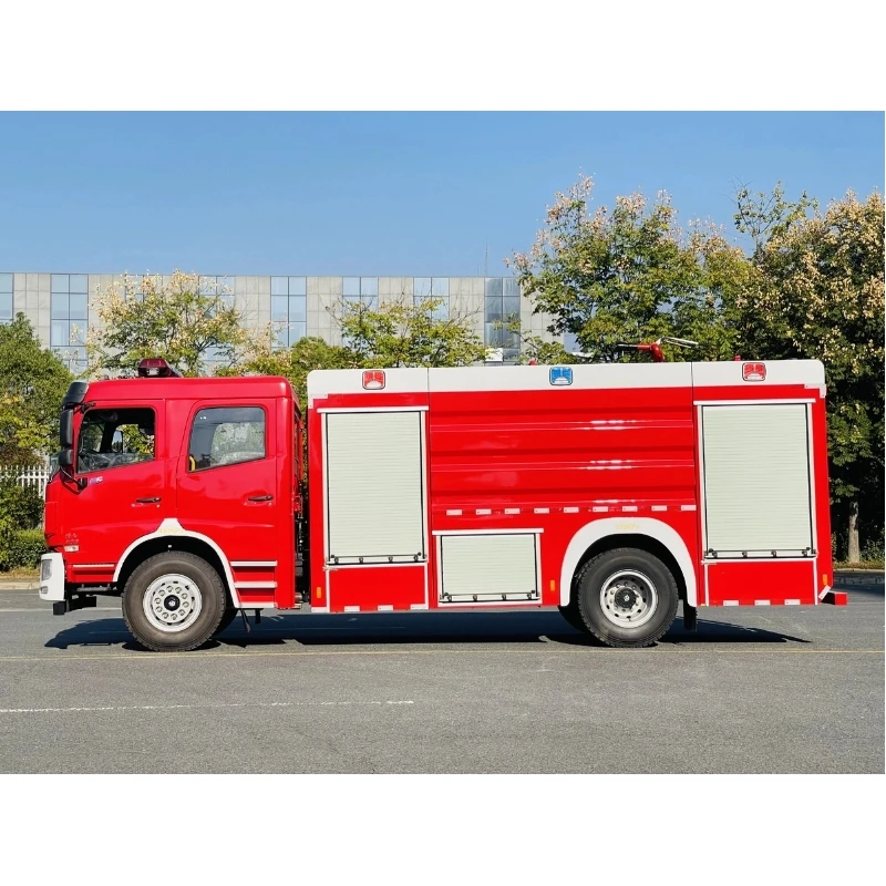 New technology fire truck single bridge 4x2 chassis Yuchai engine Dongfeng Huashen 8 cubic water tank fire truck