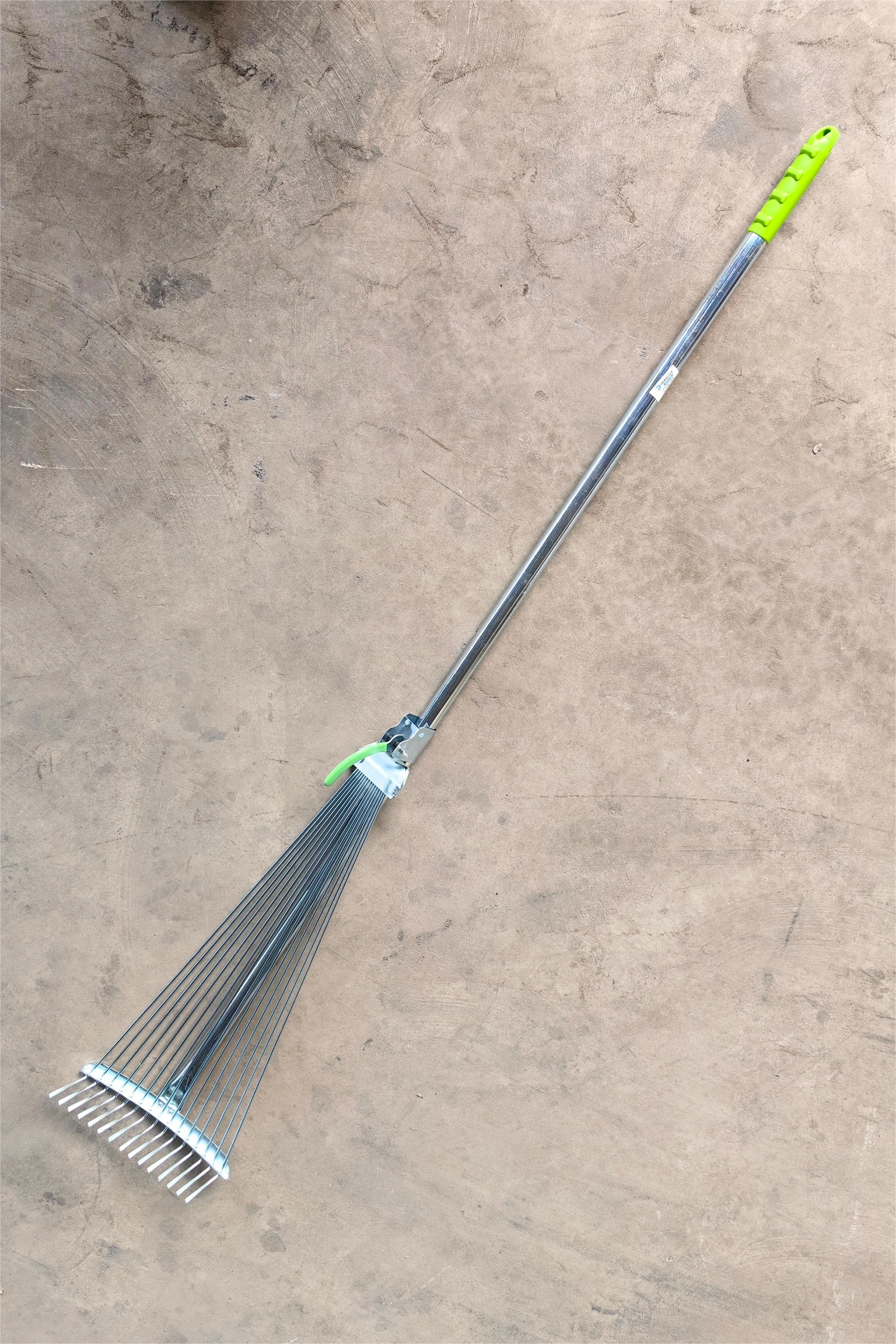 1.5m long handle Galvanized Adjustable Garden RAKE Hand Leaf Rake 15T Steel Rake