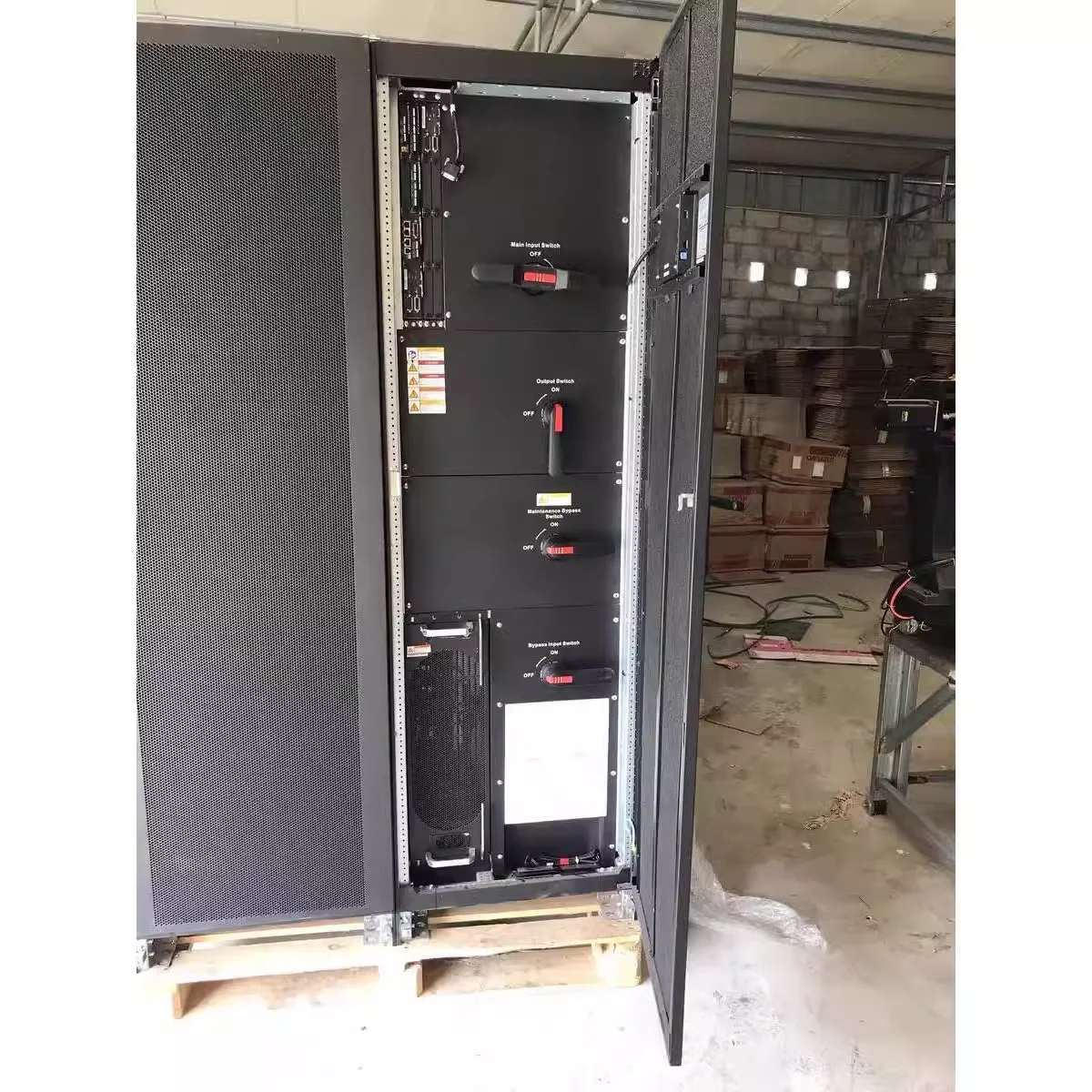 Hua wei UPS5000-A-600K-F600-SC UPS5000-A-600K-FC UPS5000-A 600kVA three phase four wire system,380V UPS Power Supply