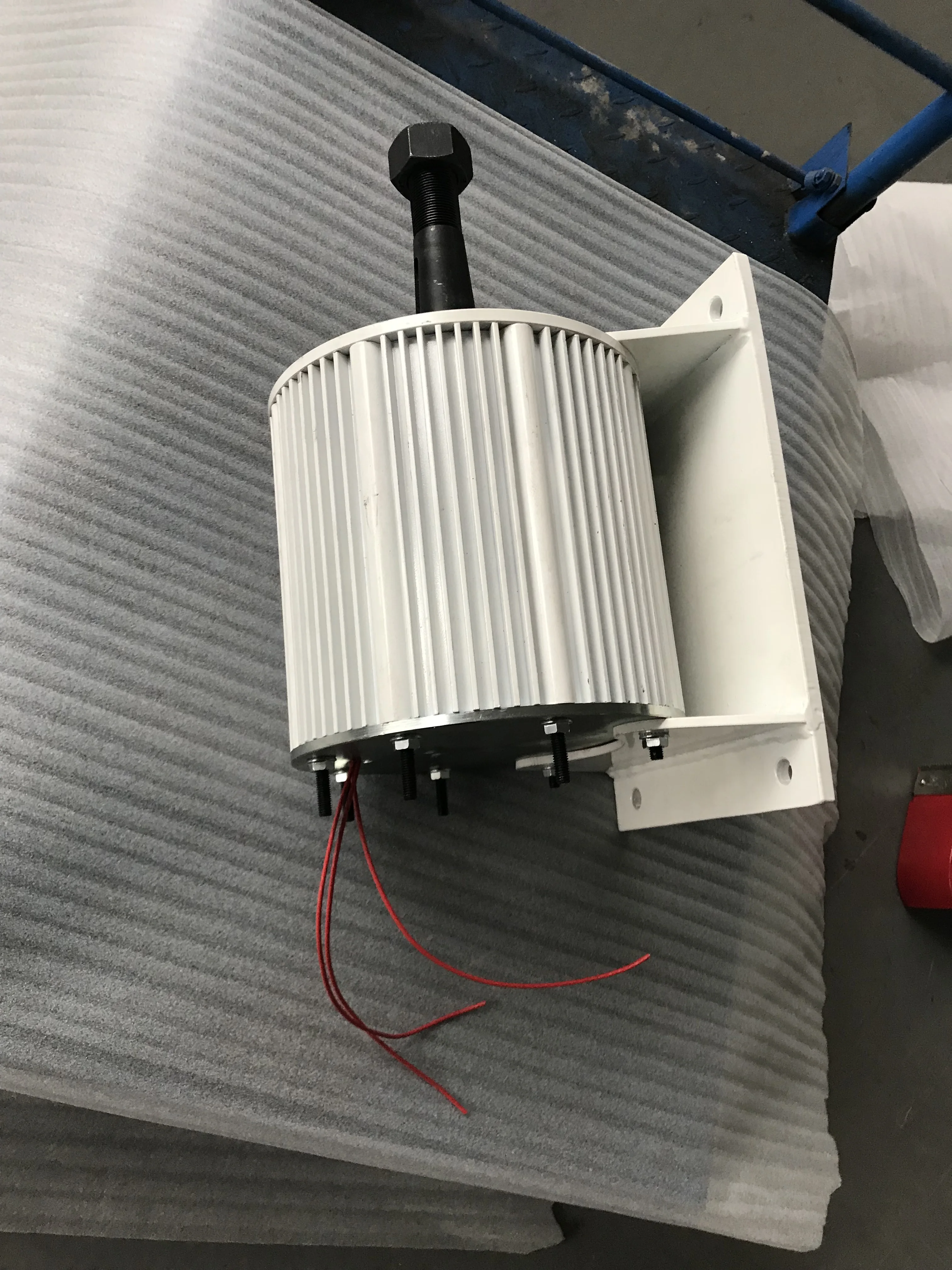 Low RPM Free Energy 1KW 24V 300rpm Magnetic Energy Generator Permanent Magnet Generator with base