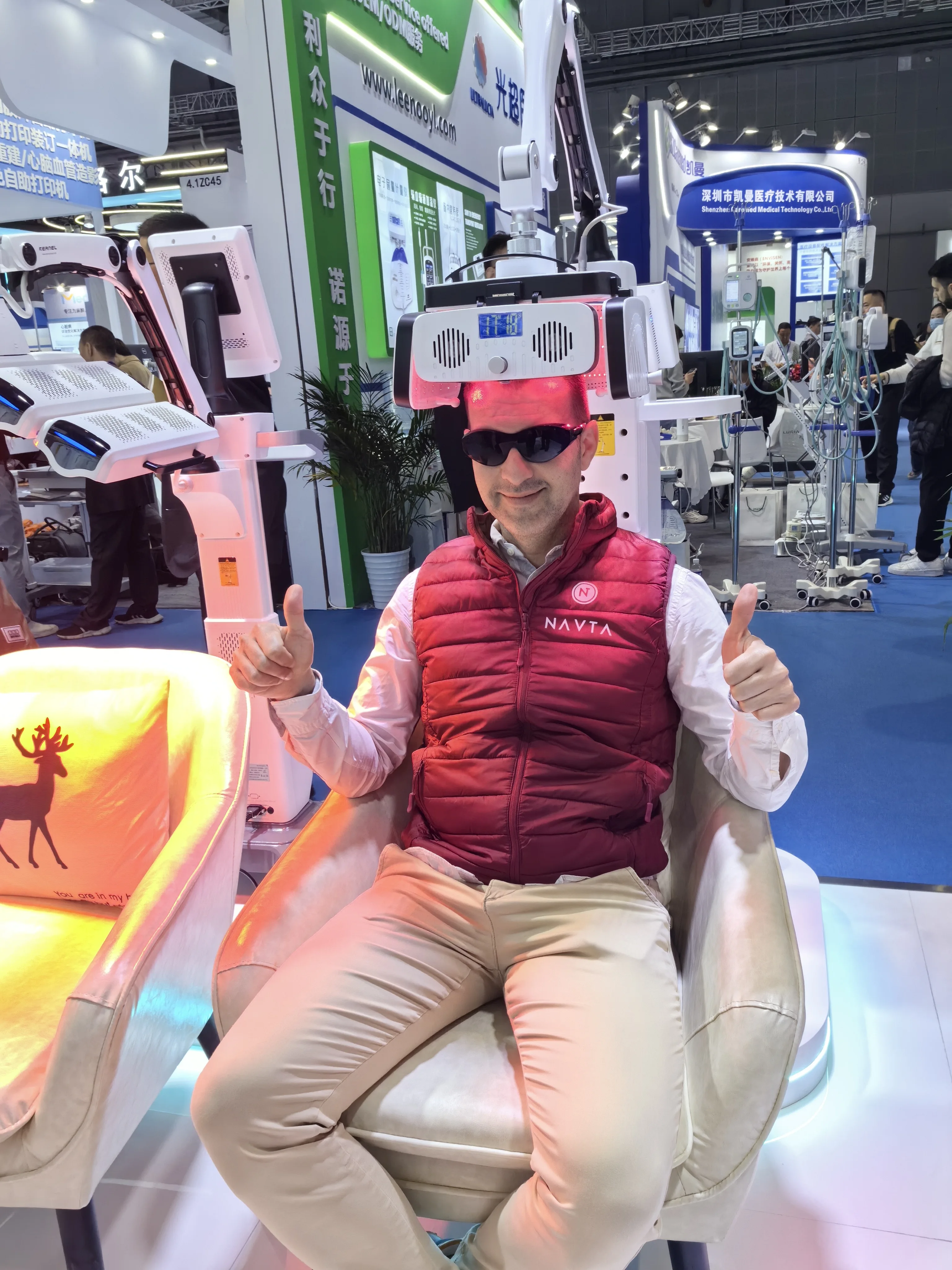 2024 Most Powerful with 424 pcs Medical Laser Diodes Low Level Light Therapy Hair Loss Treatment Machine KN-8000A