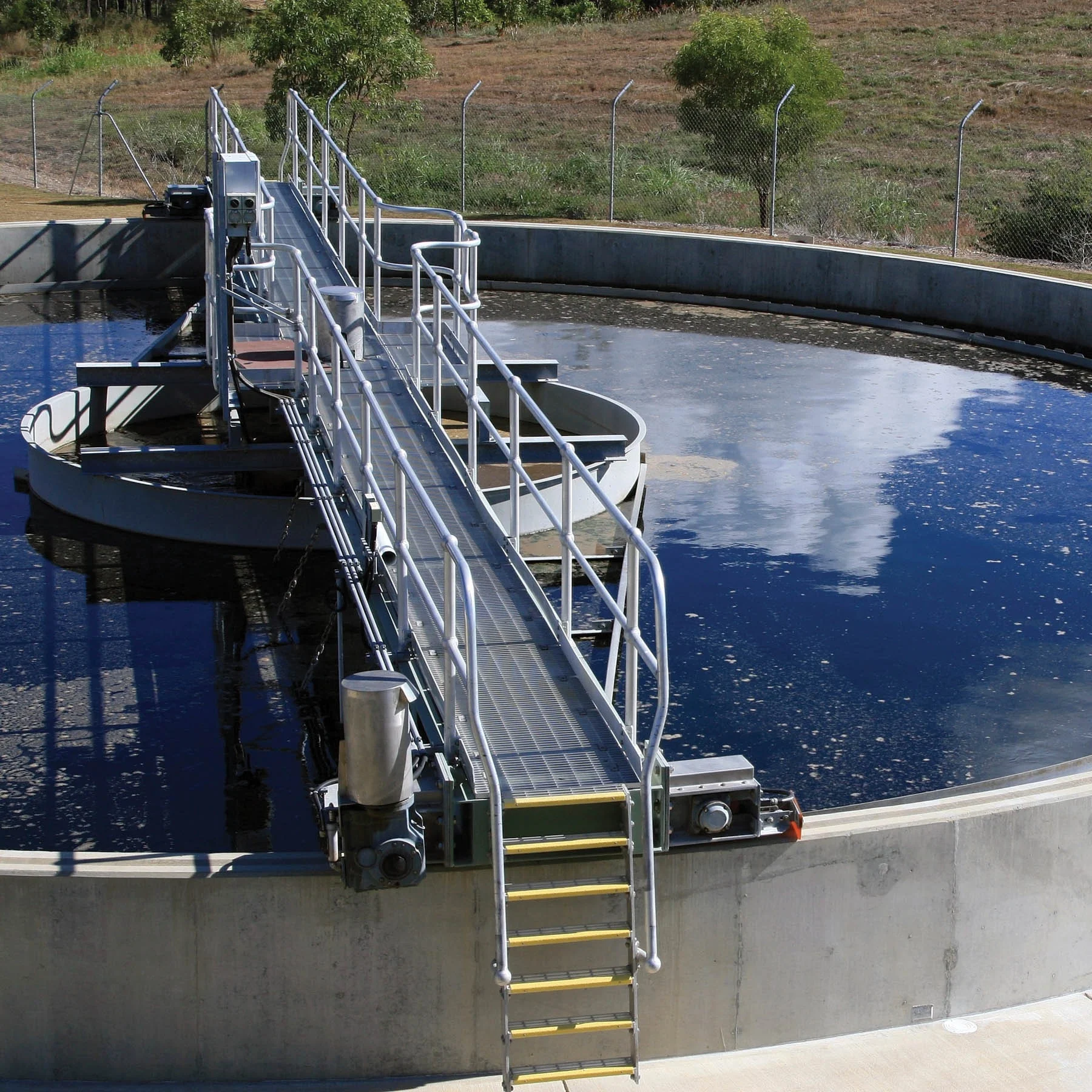 municipal waste water treatment sludge scraper clarifier for solid settling