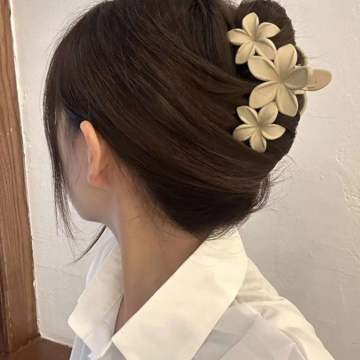 Hot Sale Big Size Claw Clip New Summer Women Flower Hair Claw Clip Solid Color Hair Clamp Wholesale Matte Plastic Hawaiian Beach