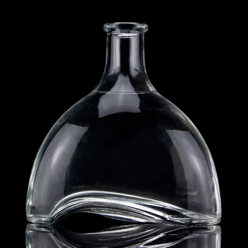 China Supplier New Fancy 700 ml Transparent Super flint Whisky Vodka Glass Bottle With cork