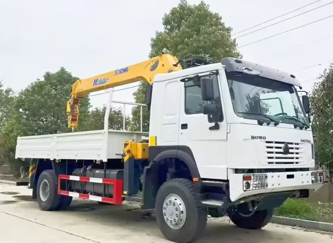 Heavy duty crane efficient telescopic boom crane truck flexible 11 ton boom for smooth lifting at urban construction sites