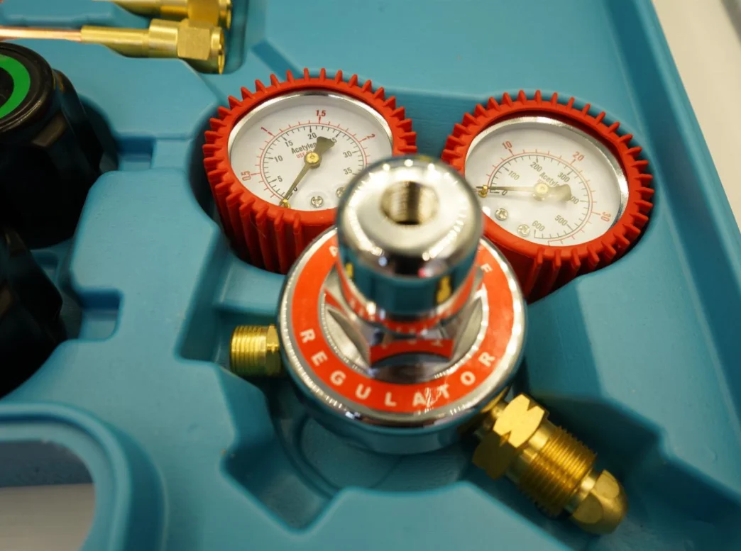 China Manufacturing Portable Welding Cutting Torch Kit with Oxygen Acetylene Regulators