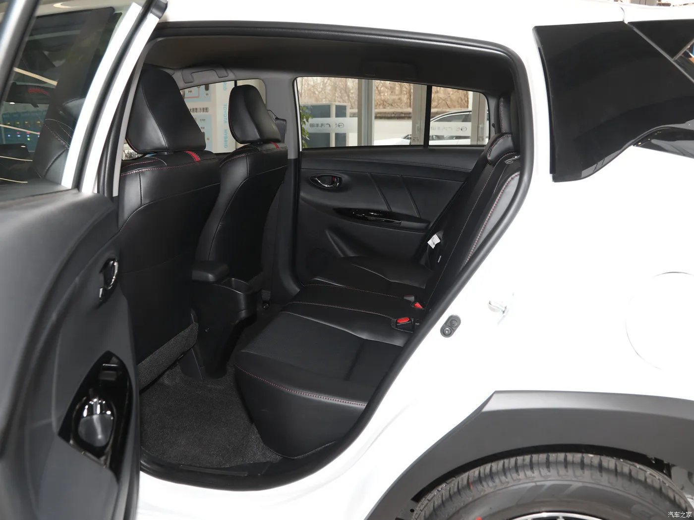 Кроссовер хэтчбек бензиновые автомобили T.oyota Y.aris L 2022 Zhixuan X 1.5L CVT Luxury PLUS Edition хорошее качество и низкая цена