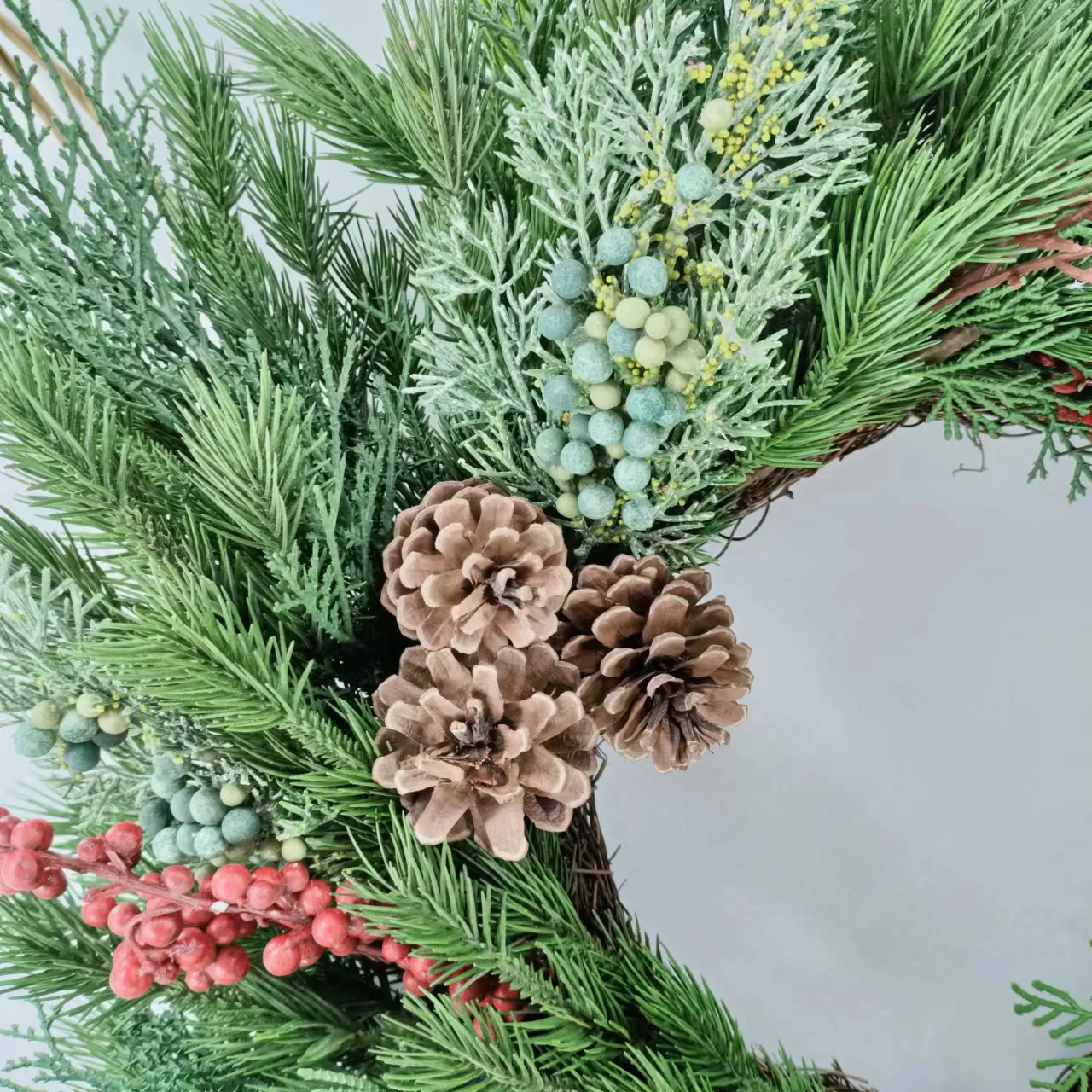 Wholesale Christmas Wreath Christmas pine cone needle wreath