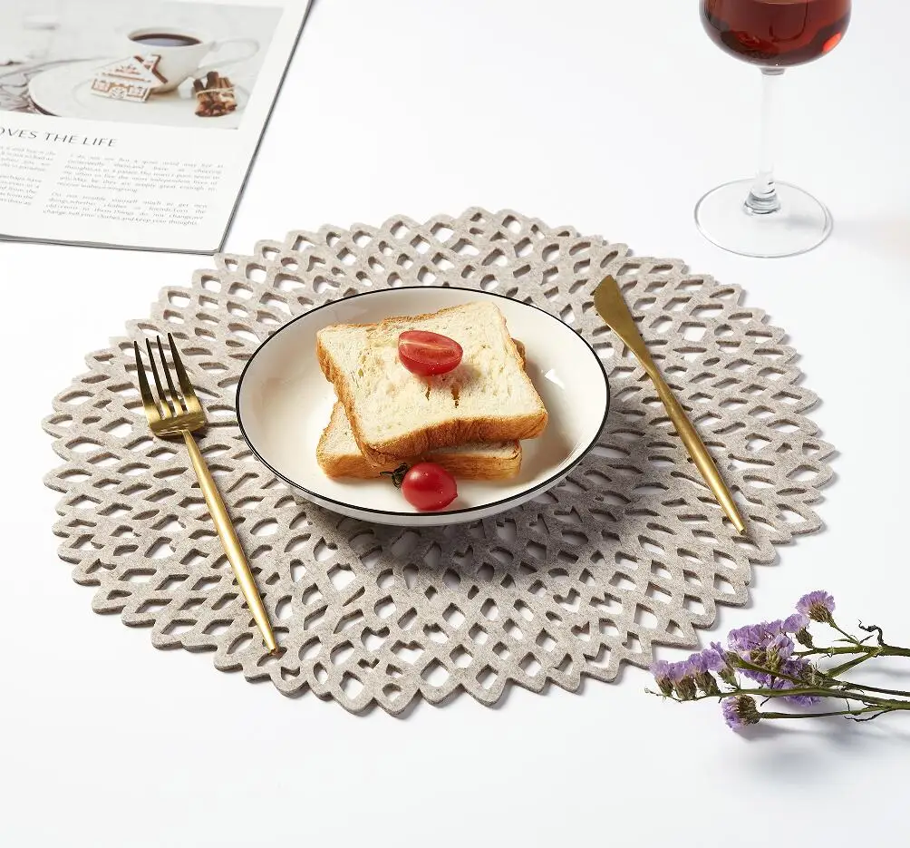 round flower hollow pattern Wholesale luxury PVC table placemat heat-resistant and stain-resistant table mat can b