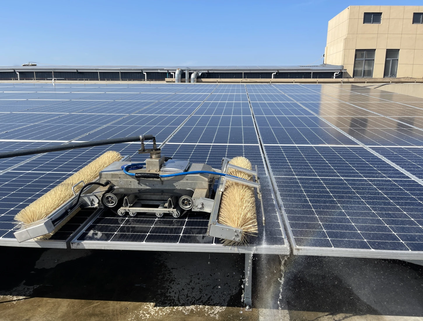 Hot professional Supply Sales OEM Dry Water 2 Modes Solar Panel Cleaning Robot Machine