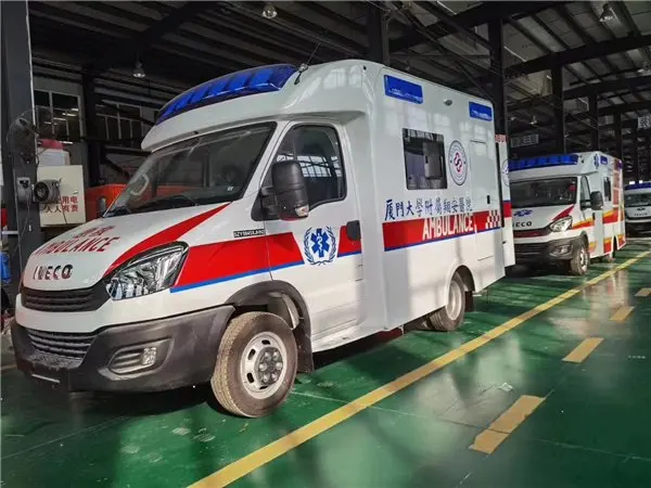 High Roof Model Car Ambulance 6 people rated Rescue Ambulance Emergency Vehicles