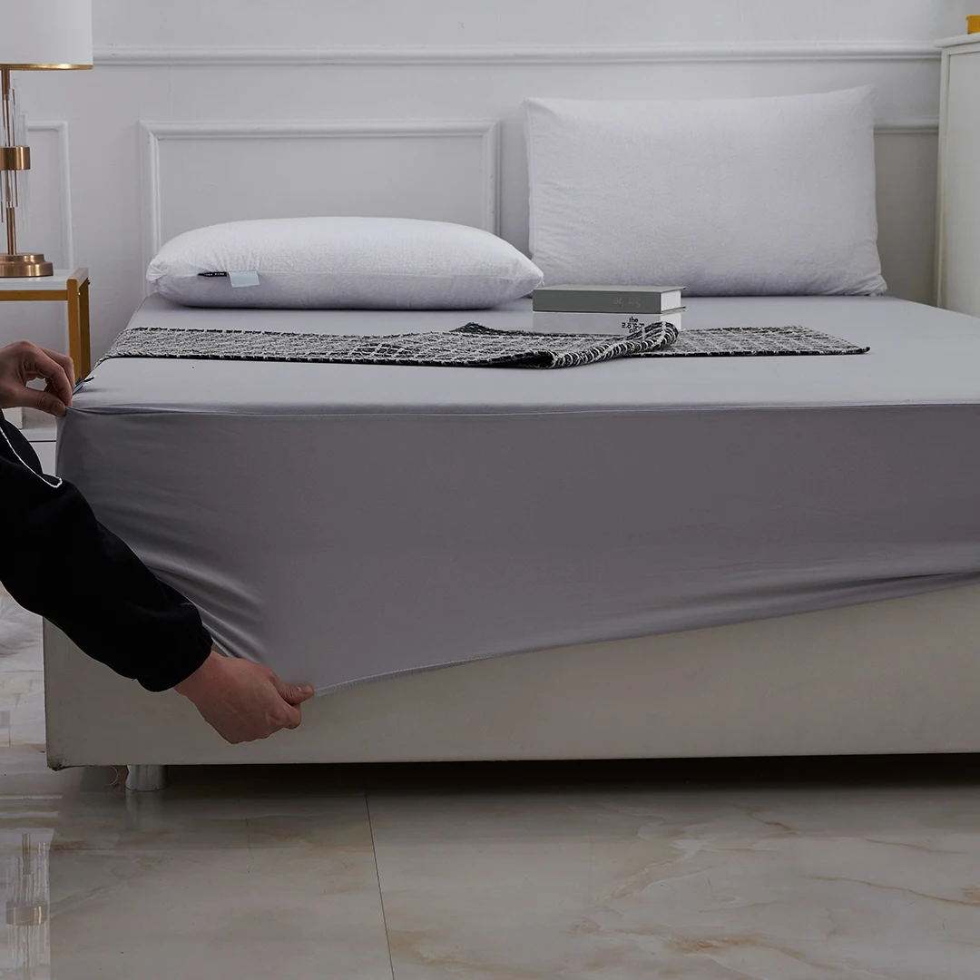 Factory Price Waterproof Mattress Protector Cooling Fabric Same Type Plain Style Bed Protection Pad Home Hospital Use