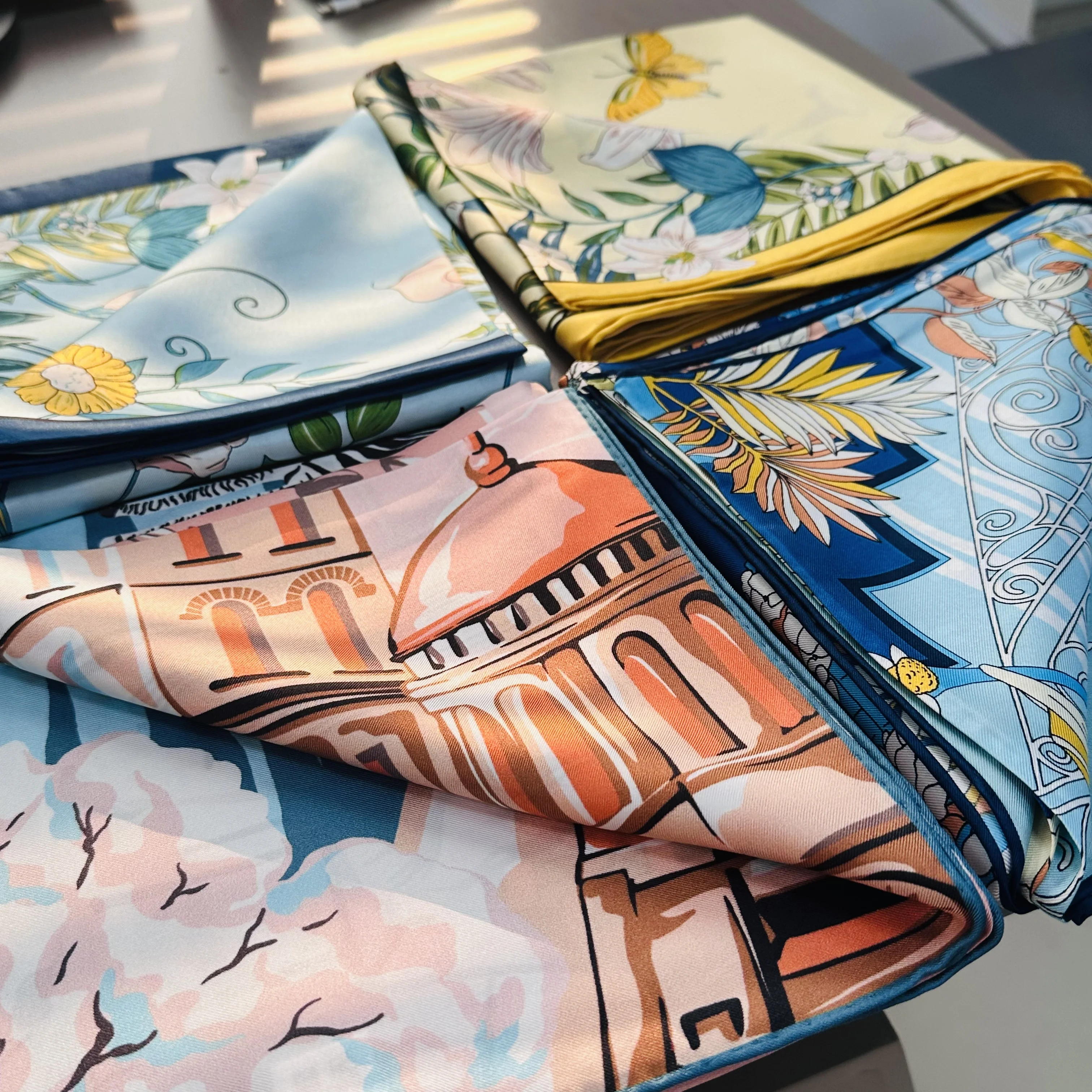 Factory Manufacturing 100 Pure Silk Women Square Printed Silk Scarves Customized Girl Style Packing