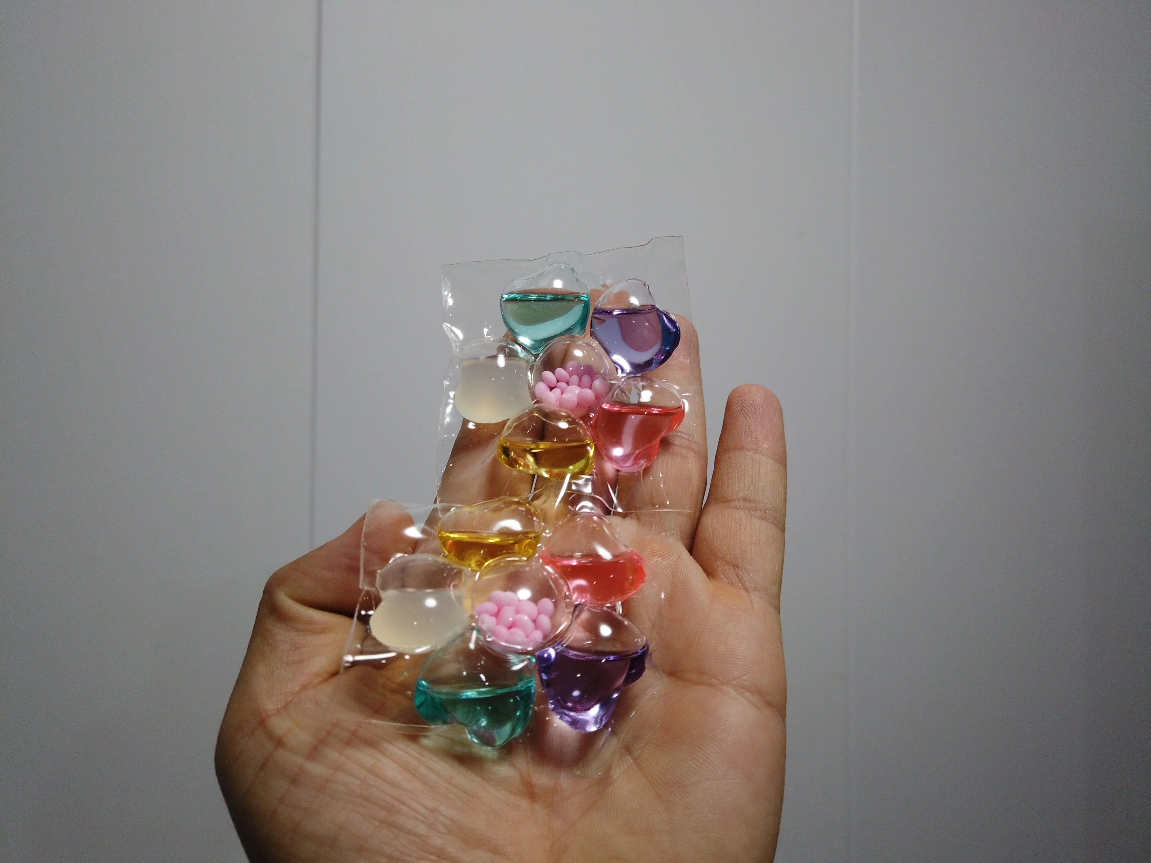 Ariel Couture Fragrance laundry detergent soap beads washing pods capsule manufacturer, HE 6 in 1 tough stain removal laundry